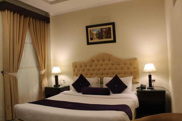 Standard Queen Room photo 1
