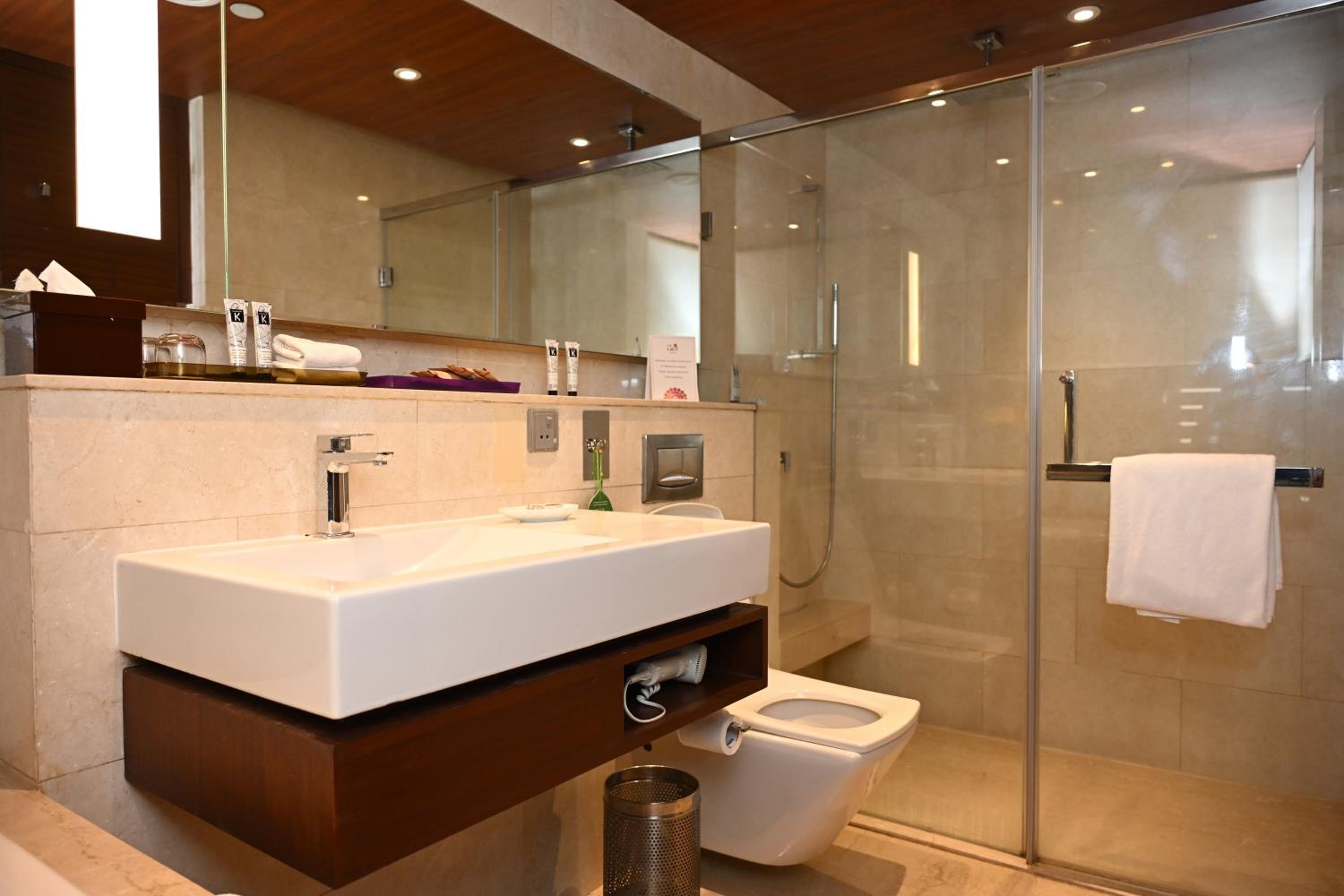 Executive Club Twin Room - 10% discount on Food & soft beverages, Laundry & Spa