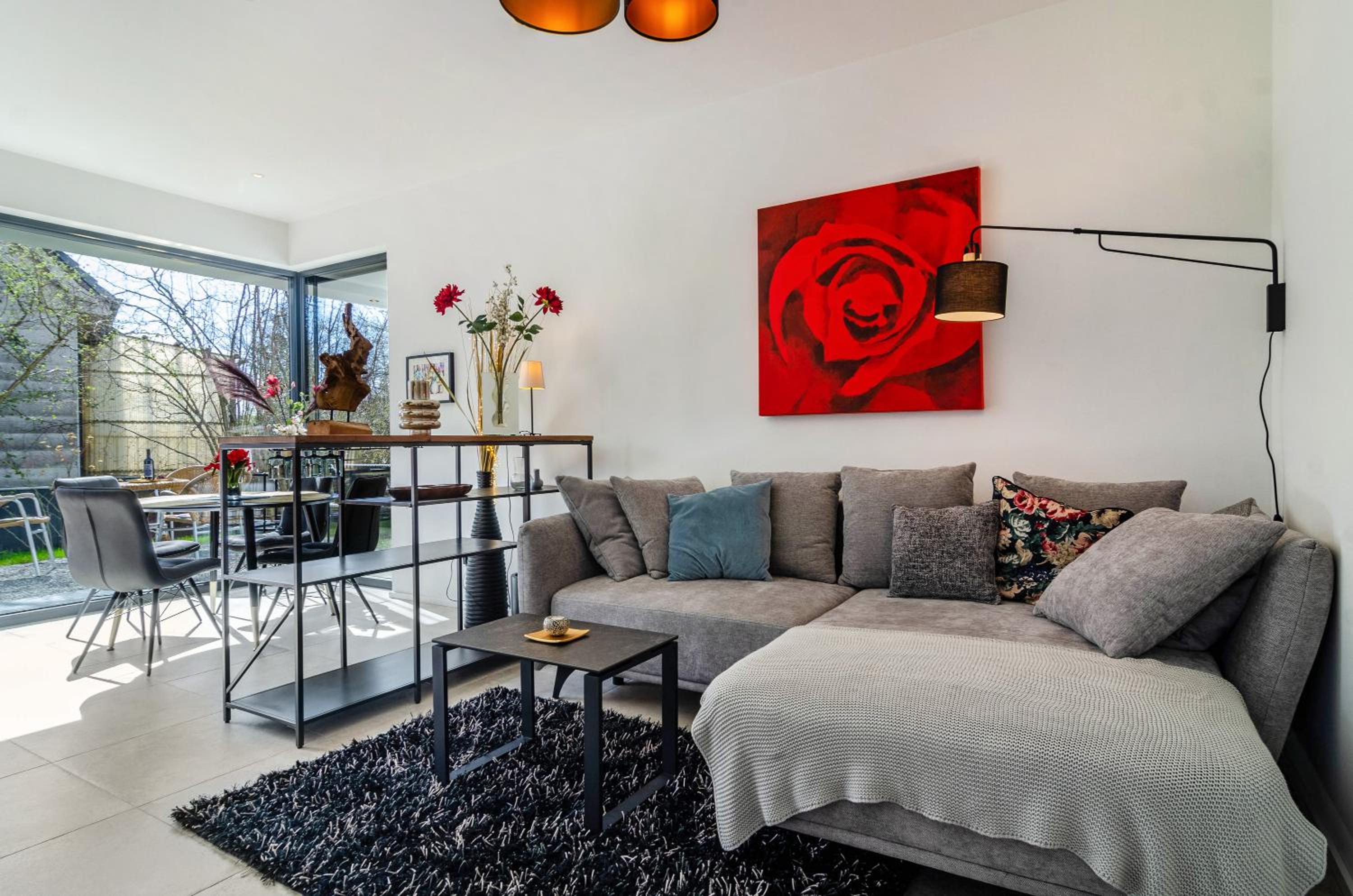 One-Bedroom Apartment with Lake View