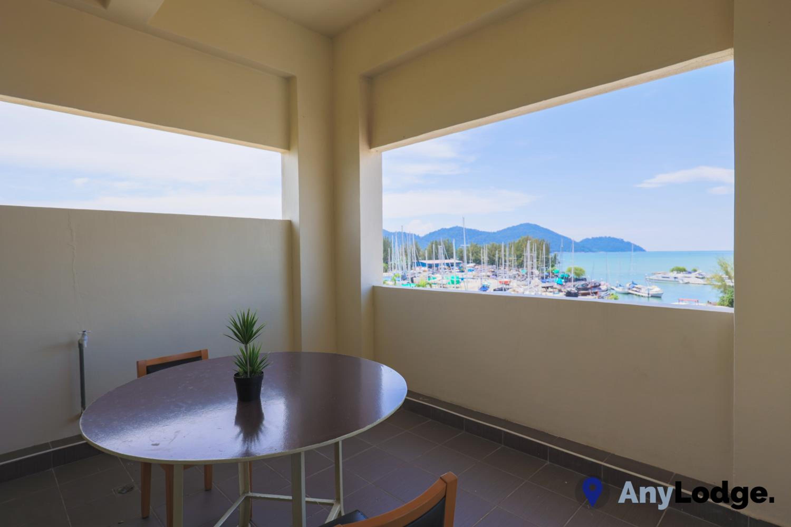 Superior Suite with Sea View - Photo 10