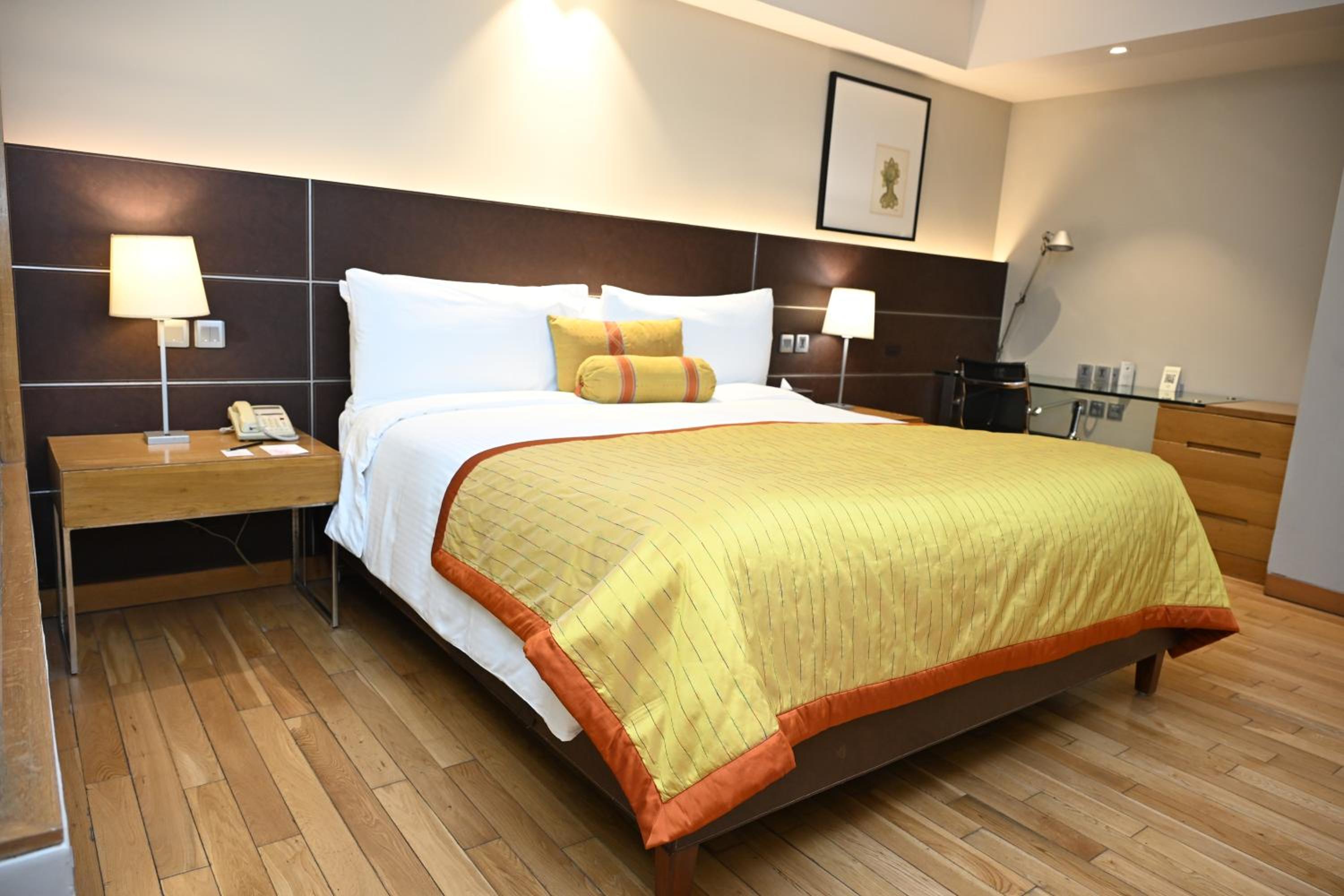 Christmas Celebration 24th December - Luxury Stay with Festive Dinner(global cuisine buffet featuring a curated gournet dishes), premium  IMFL drinks menu included, Music & Grand Decor