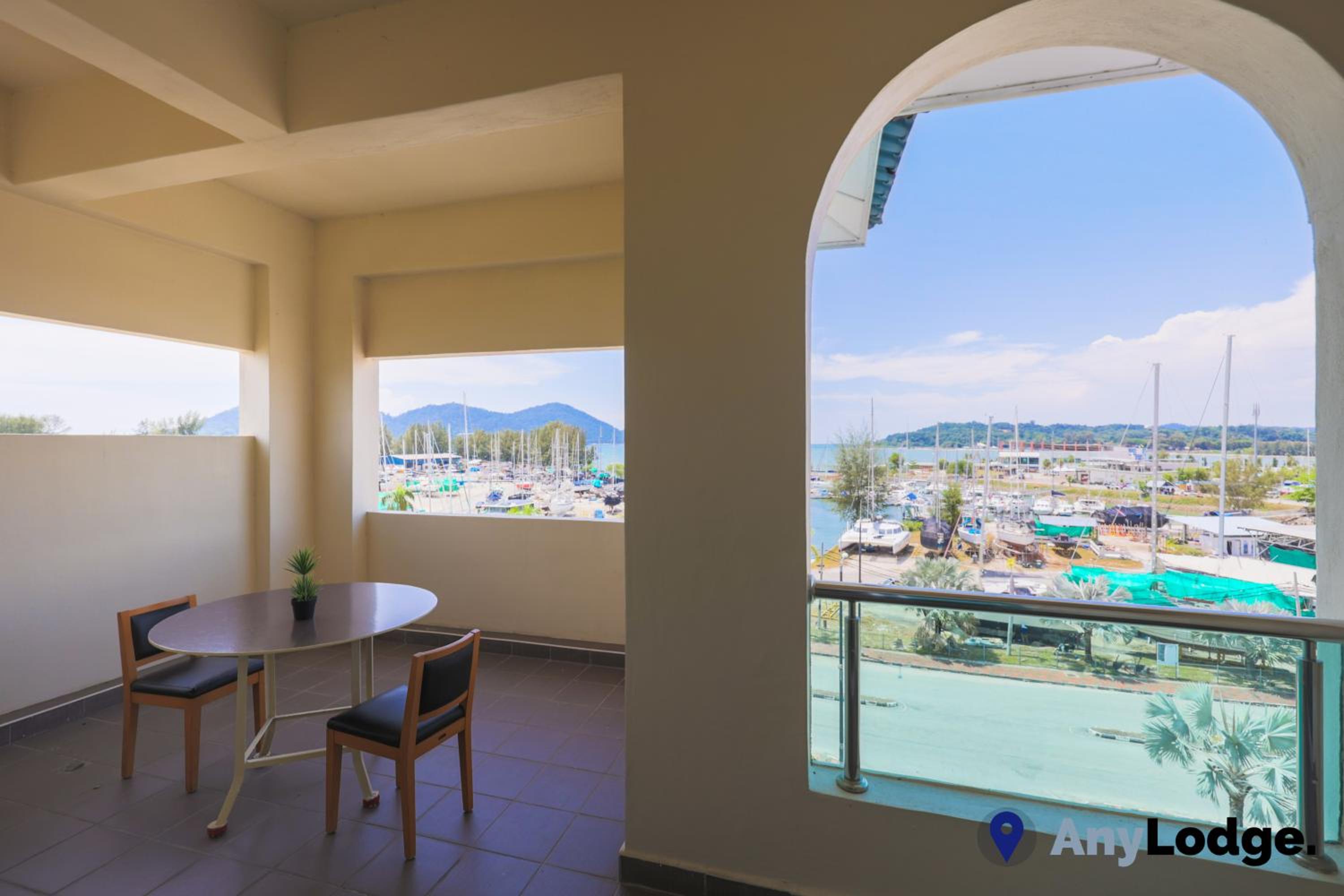 Superior Suite with Sea View - Photo 9