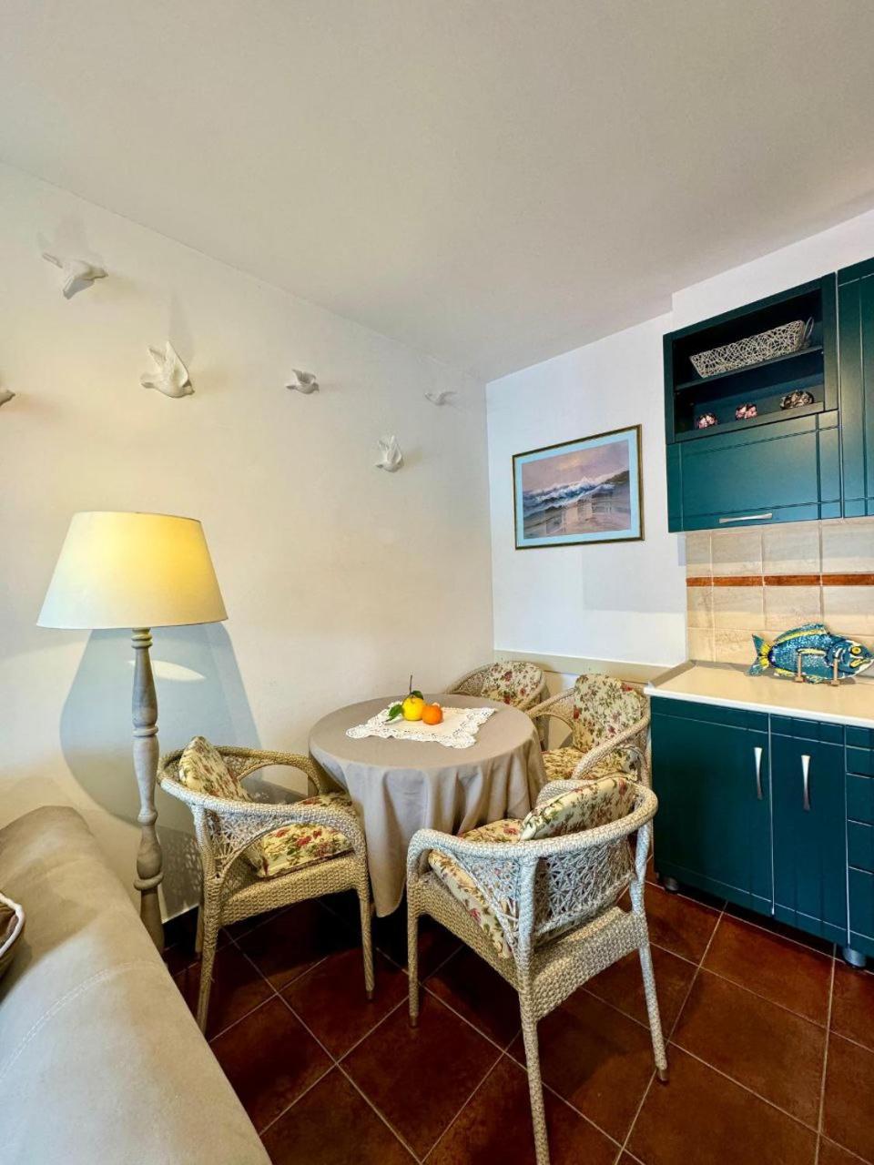 One-Bedroom Apartment photo 3