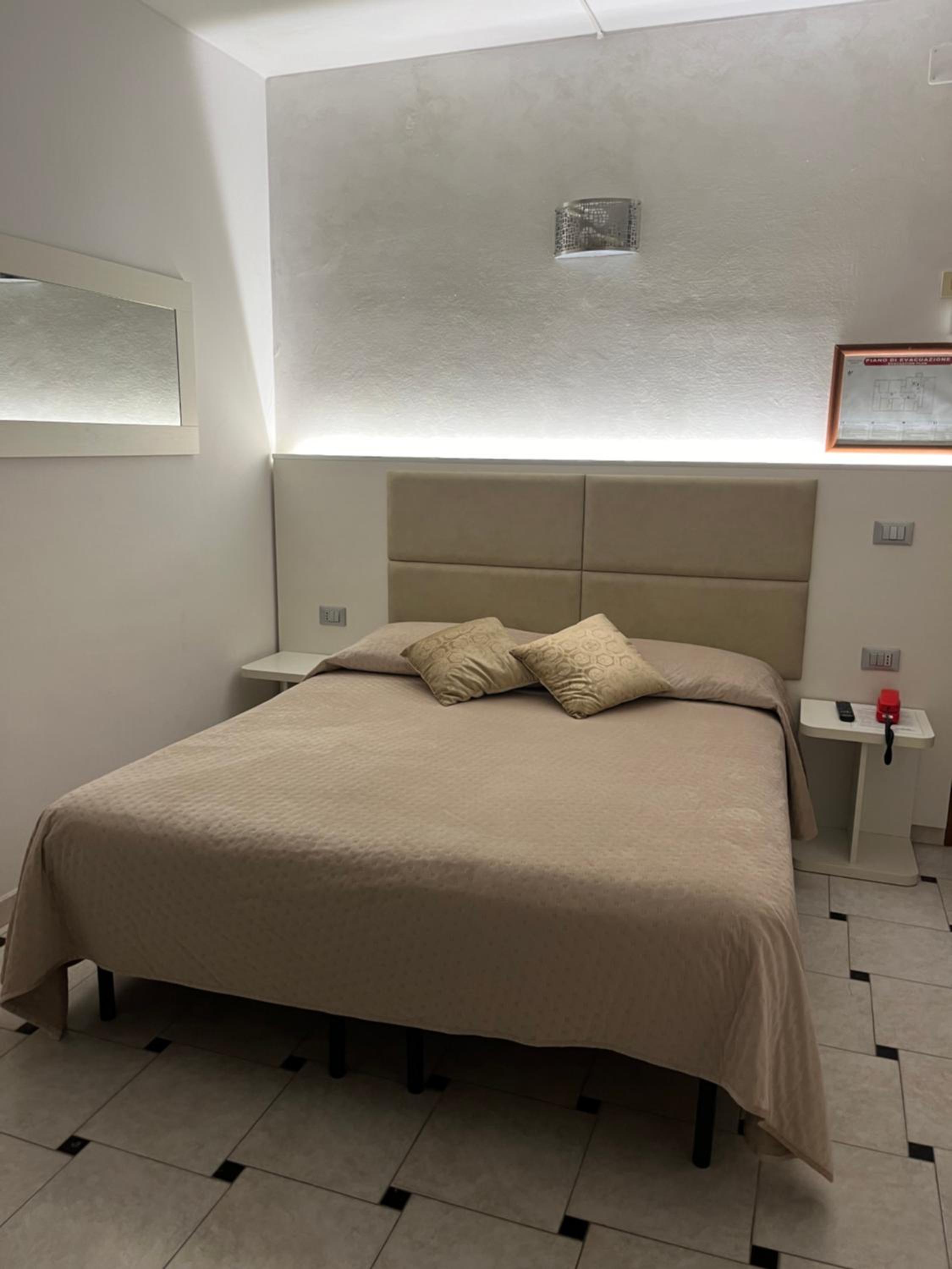 Double or Twin Room photo 3