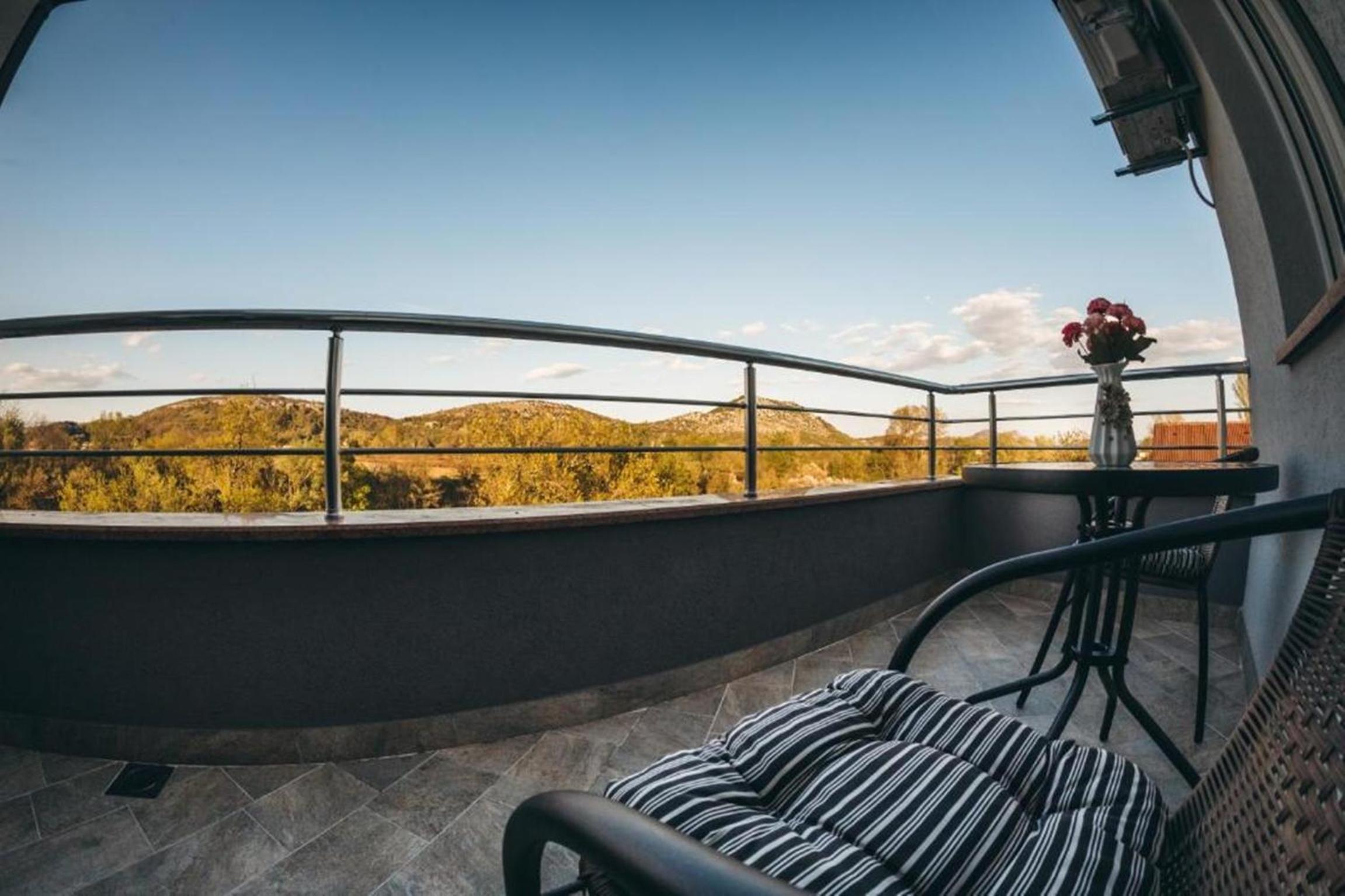 Triple Room with Pool View photo 3