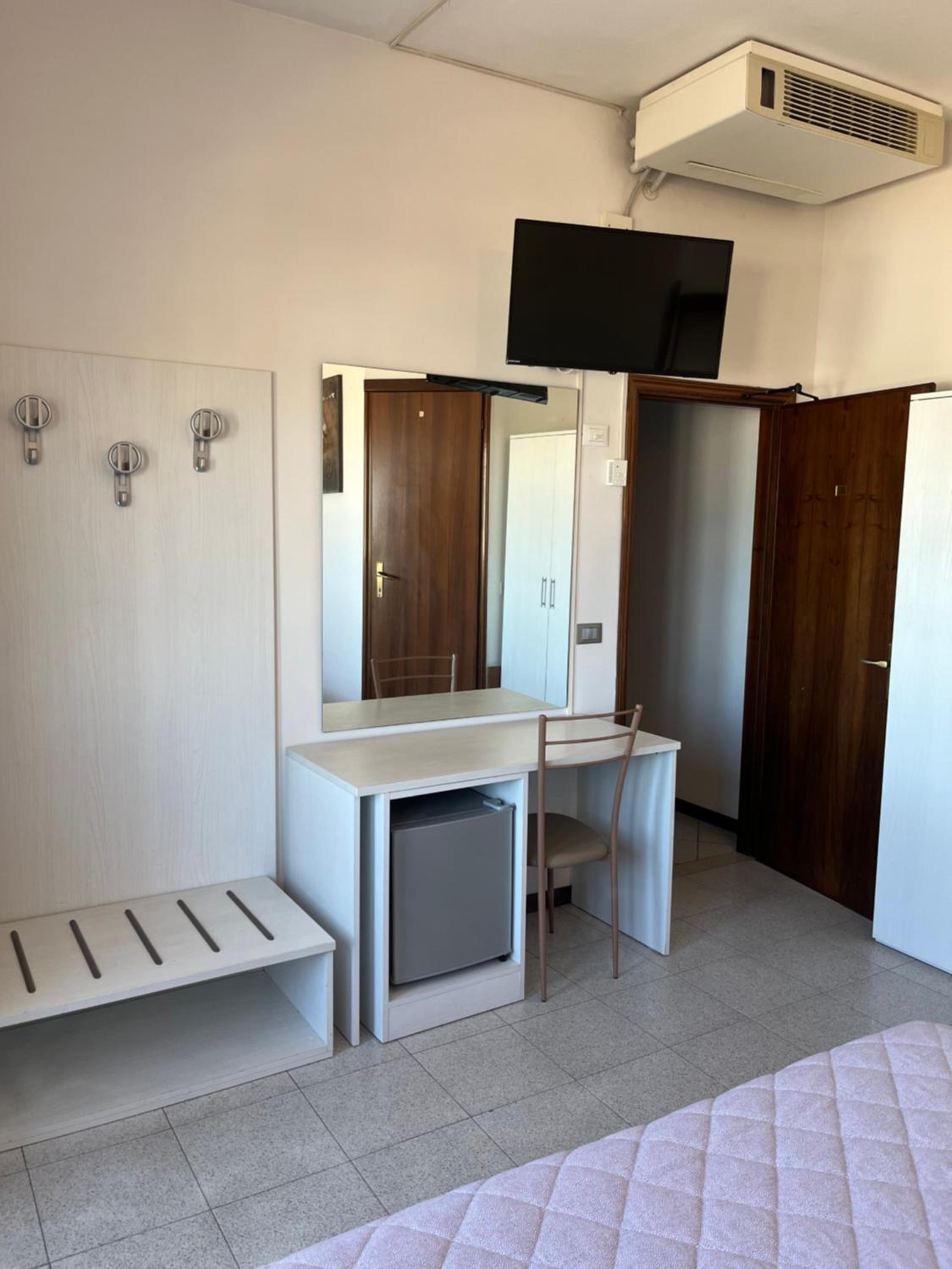 Double or Twin Room with Sea View photo 2
