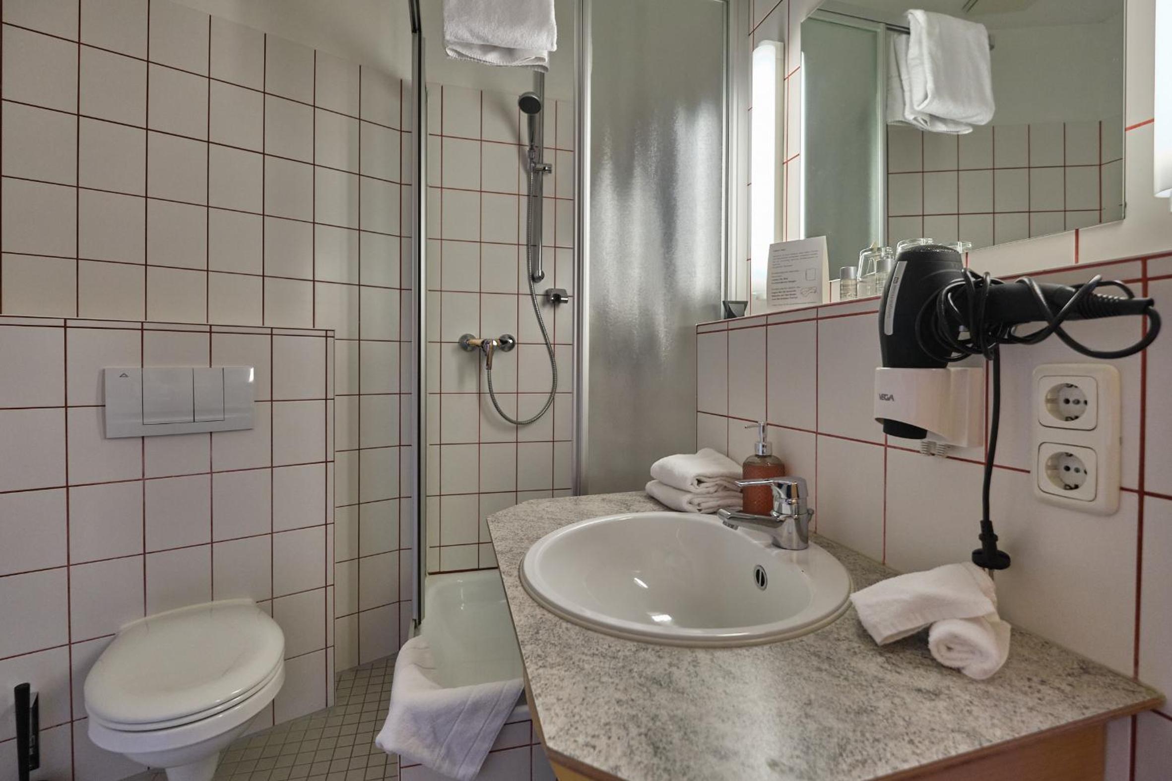 Standard Double Room - Photo 4