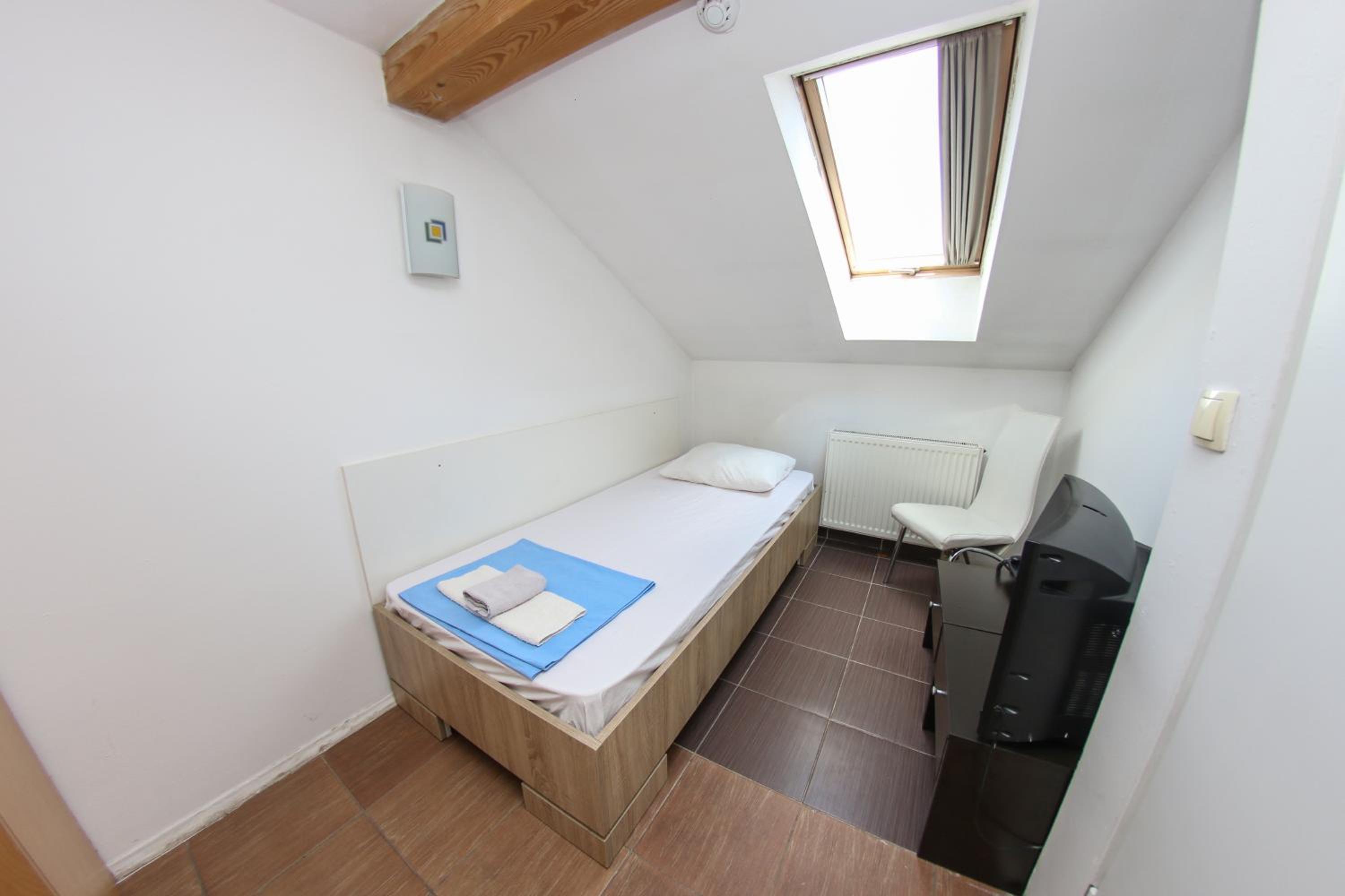 Single Room photo 3