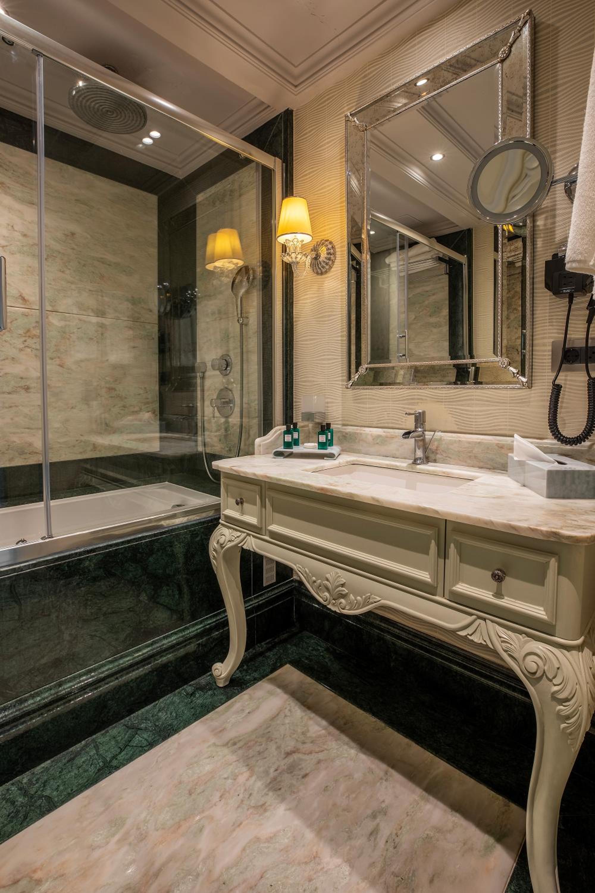Deluxe Double Room with Bosphorus View photo 2