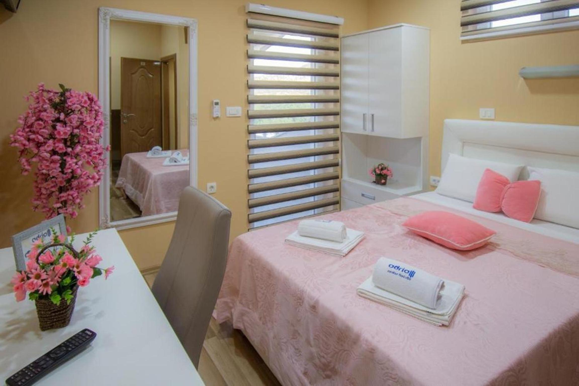 Queen Room with Balcony photo 2