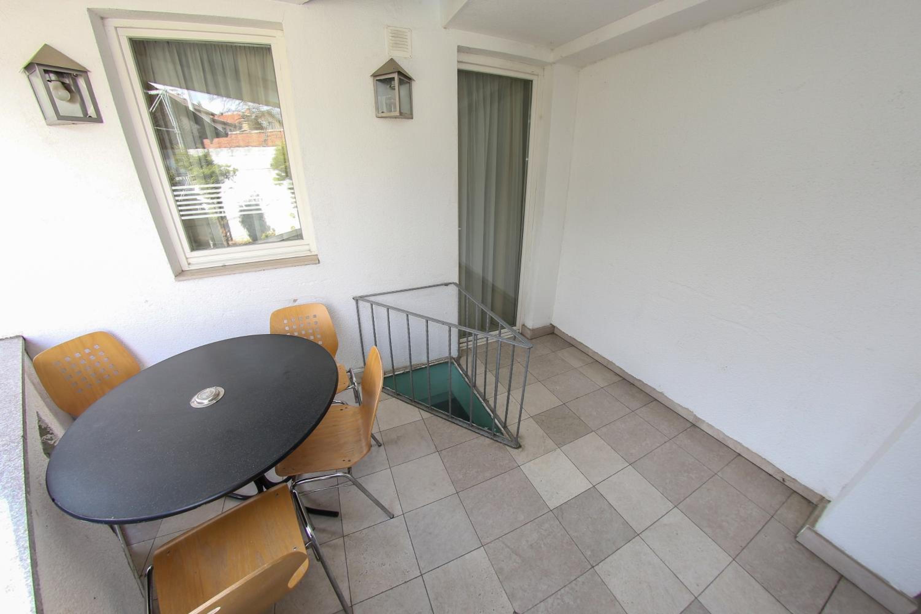 Apartment with Balcony photo 3