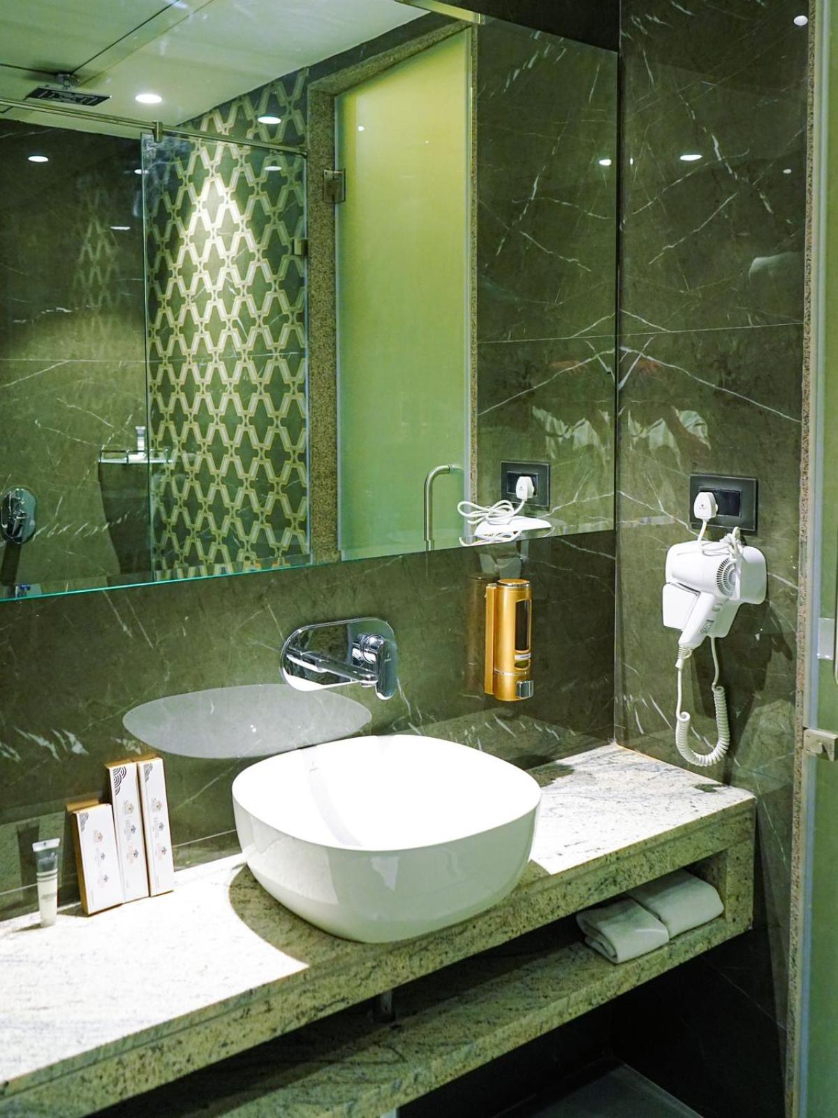 Deluxe Room - Photo 3