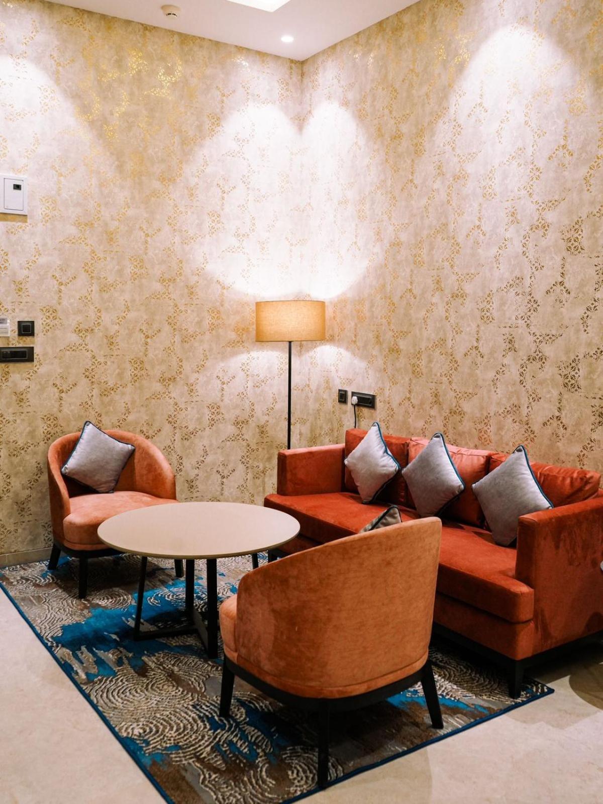 Suite - Photo 5
