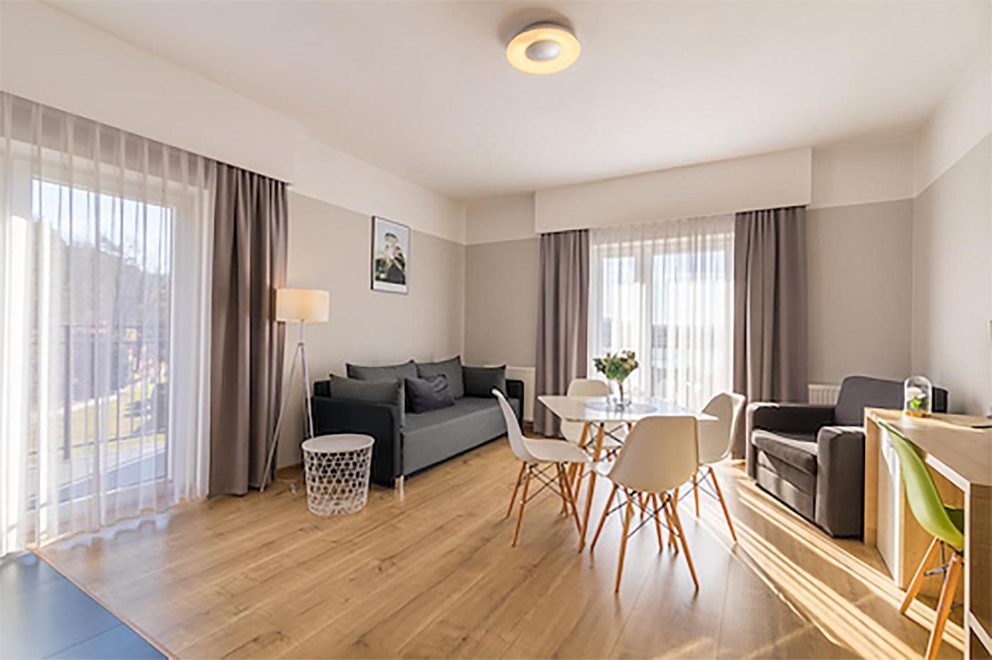 Apartment with Lake View