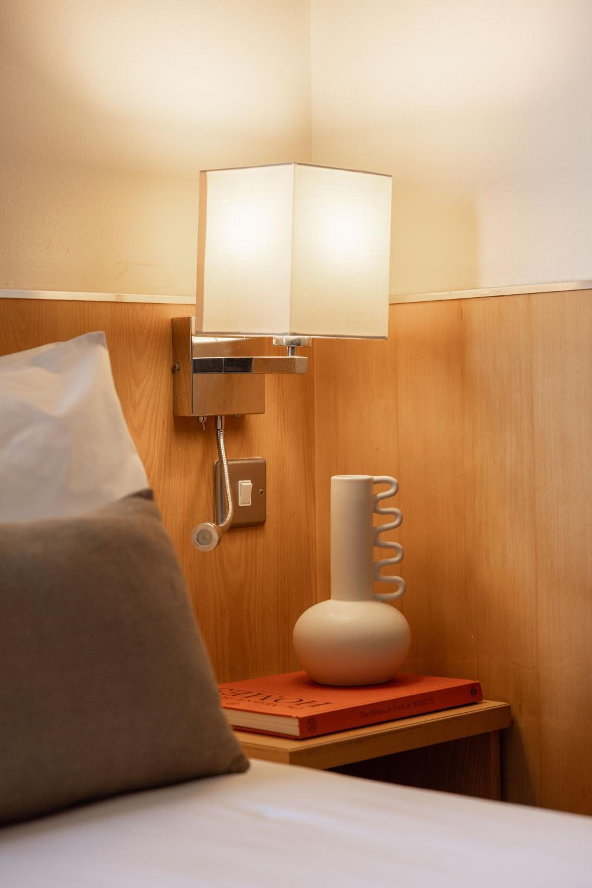 Classic Double Room thumbnail 5