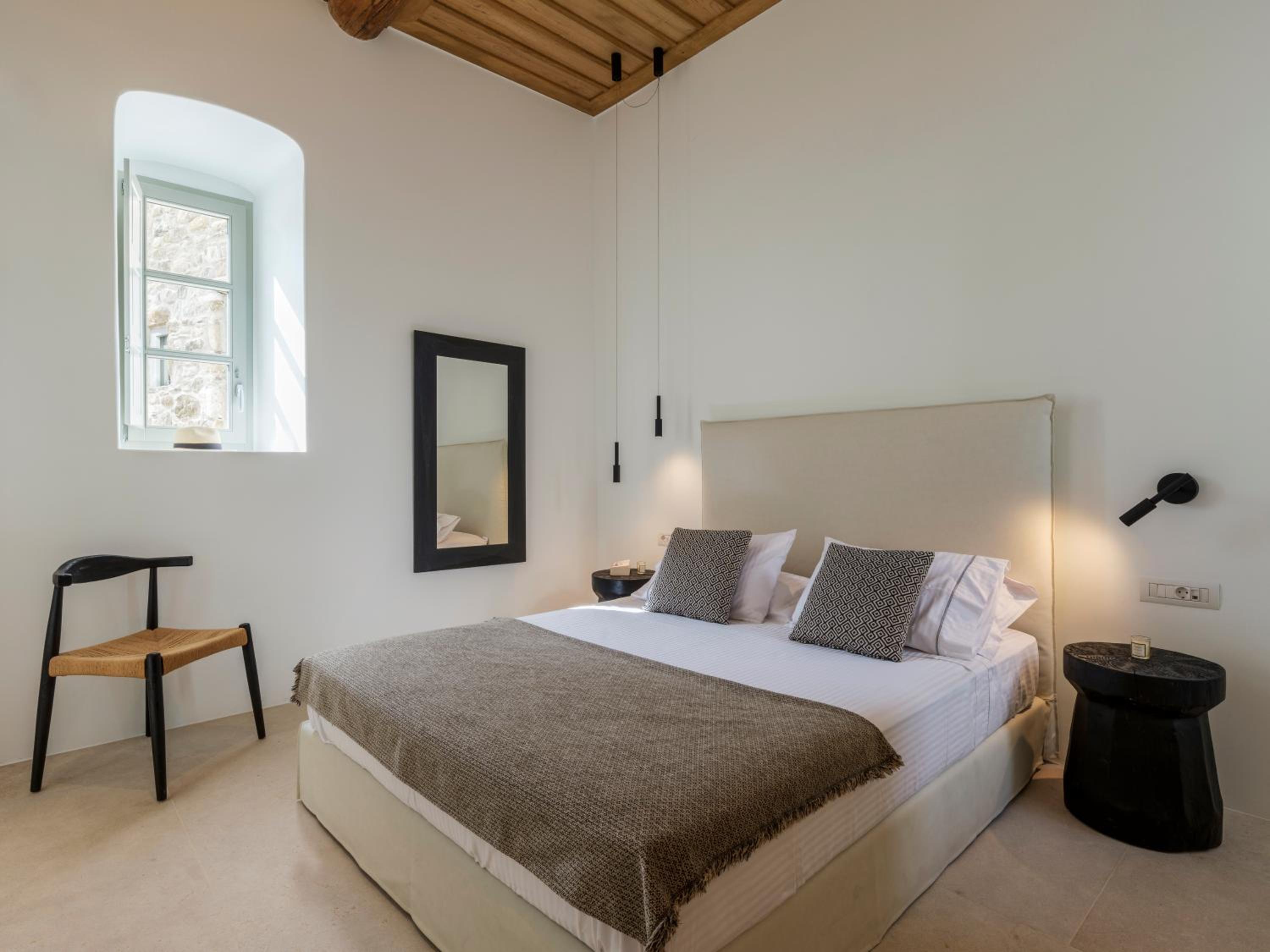 Queen Suite With Pool View