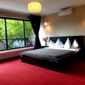 Deluxe Double Room with Side Sea View