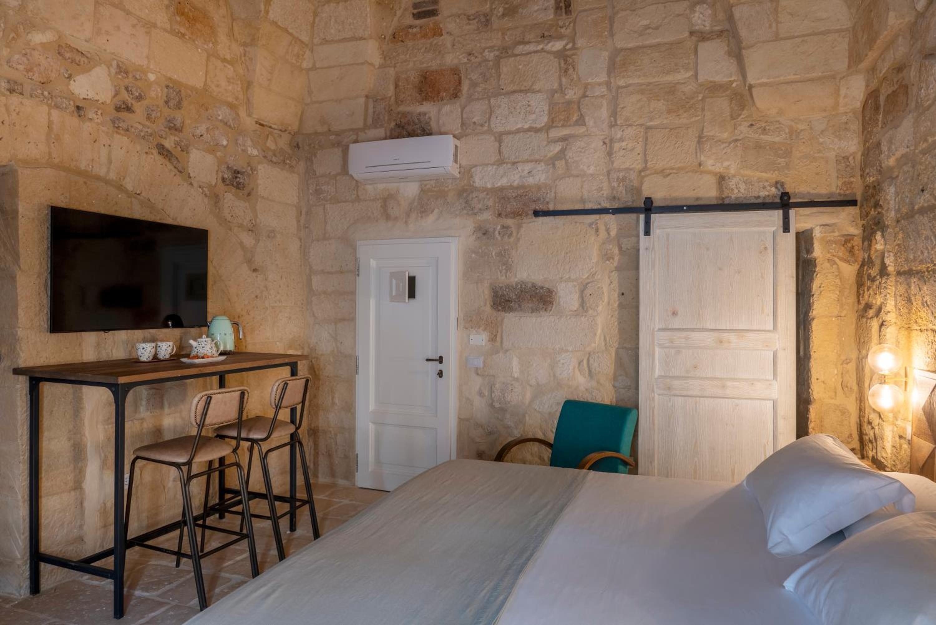 Suite with Spa Bath photo 2