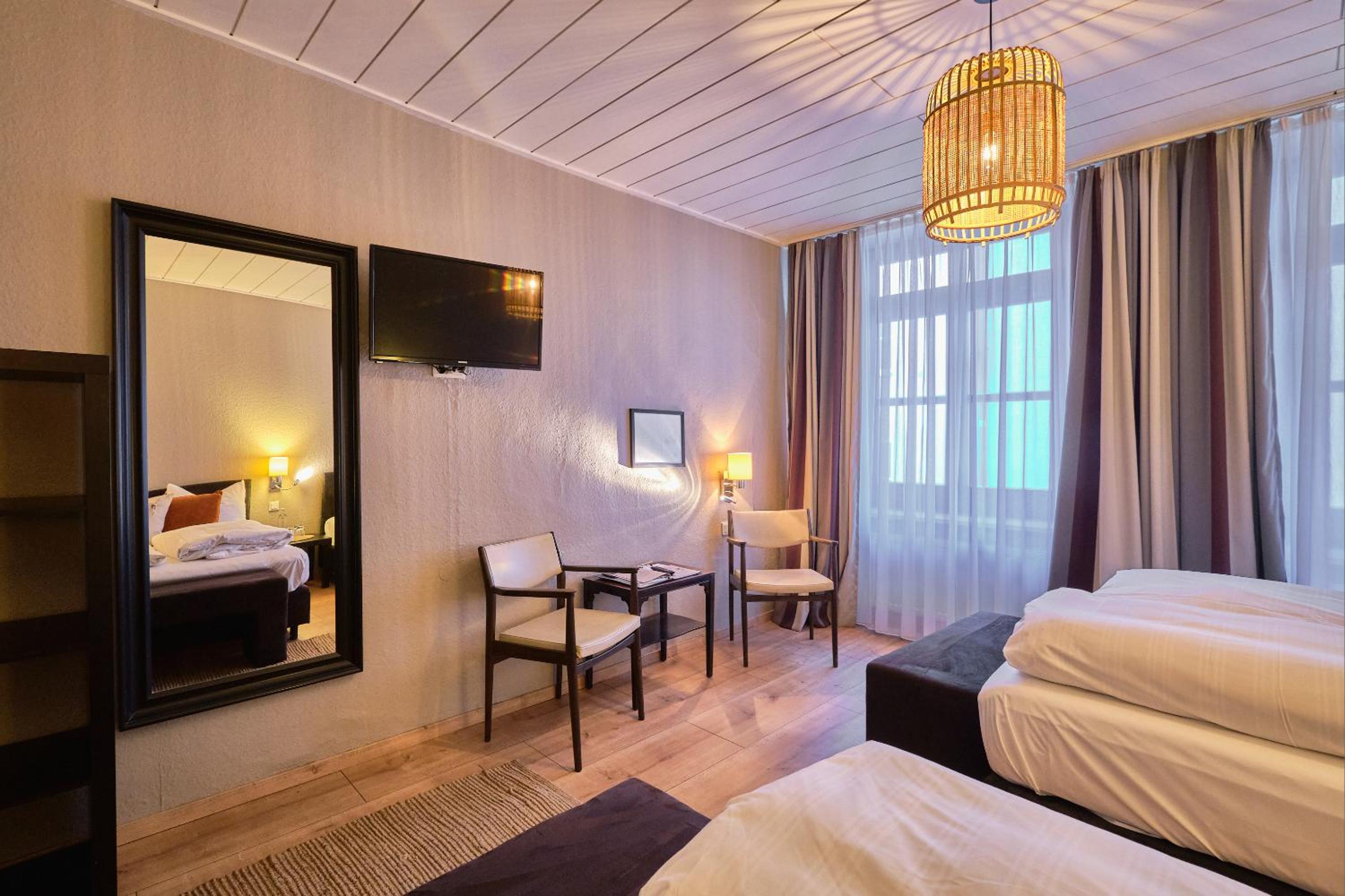 Deluxe Twin Room - Photo 7