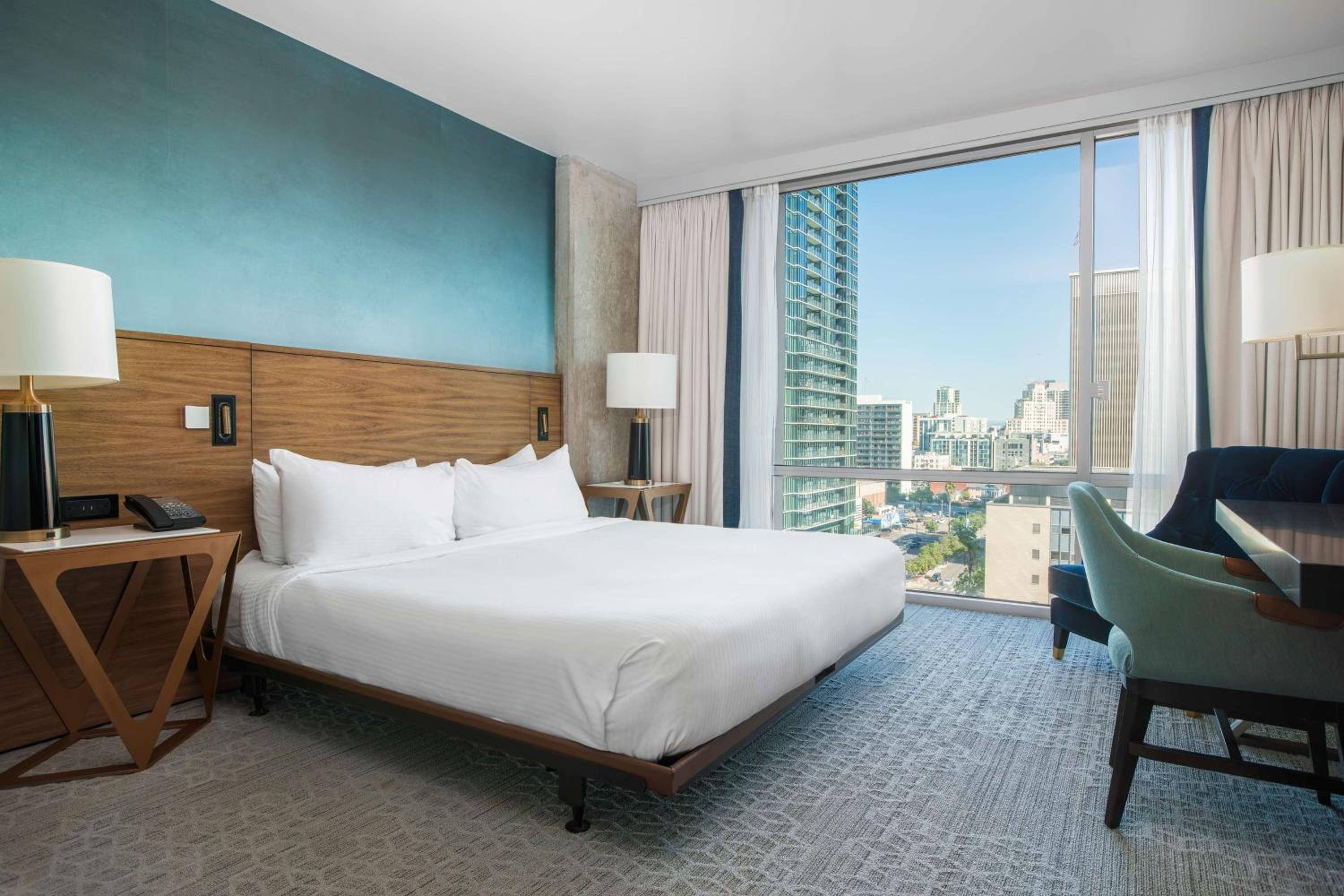 King Room with City View - Mobility Accessible