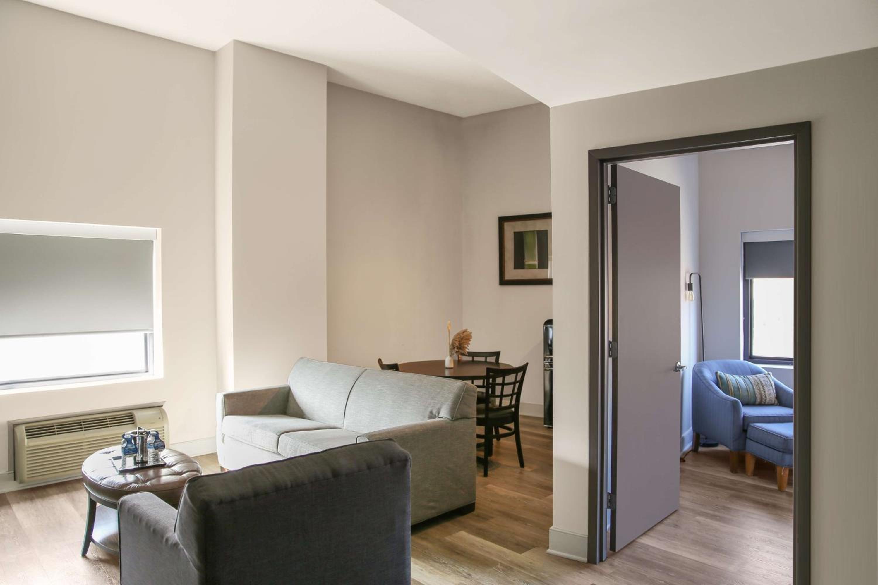 Edison King Suite photo 3