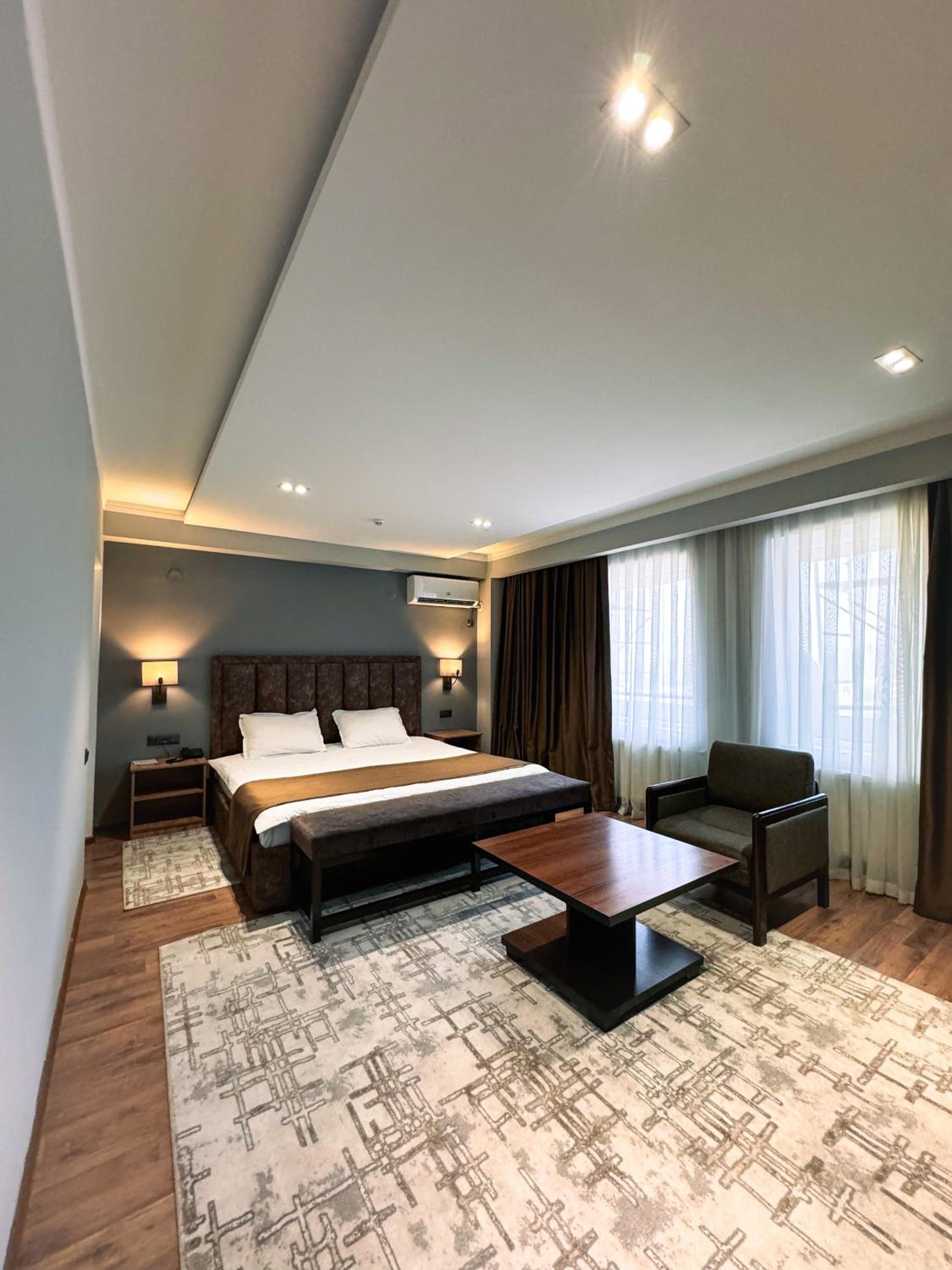 Deluxe Double Room with Balcony photo 1