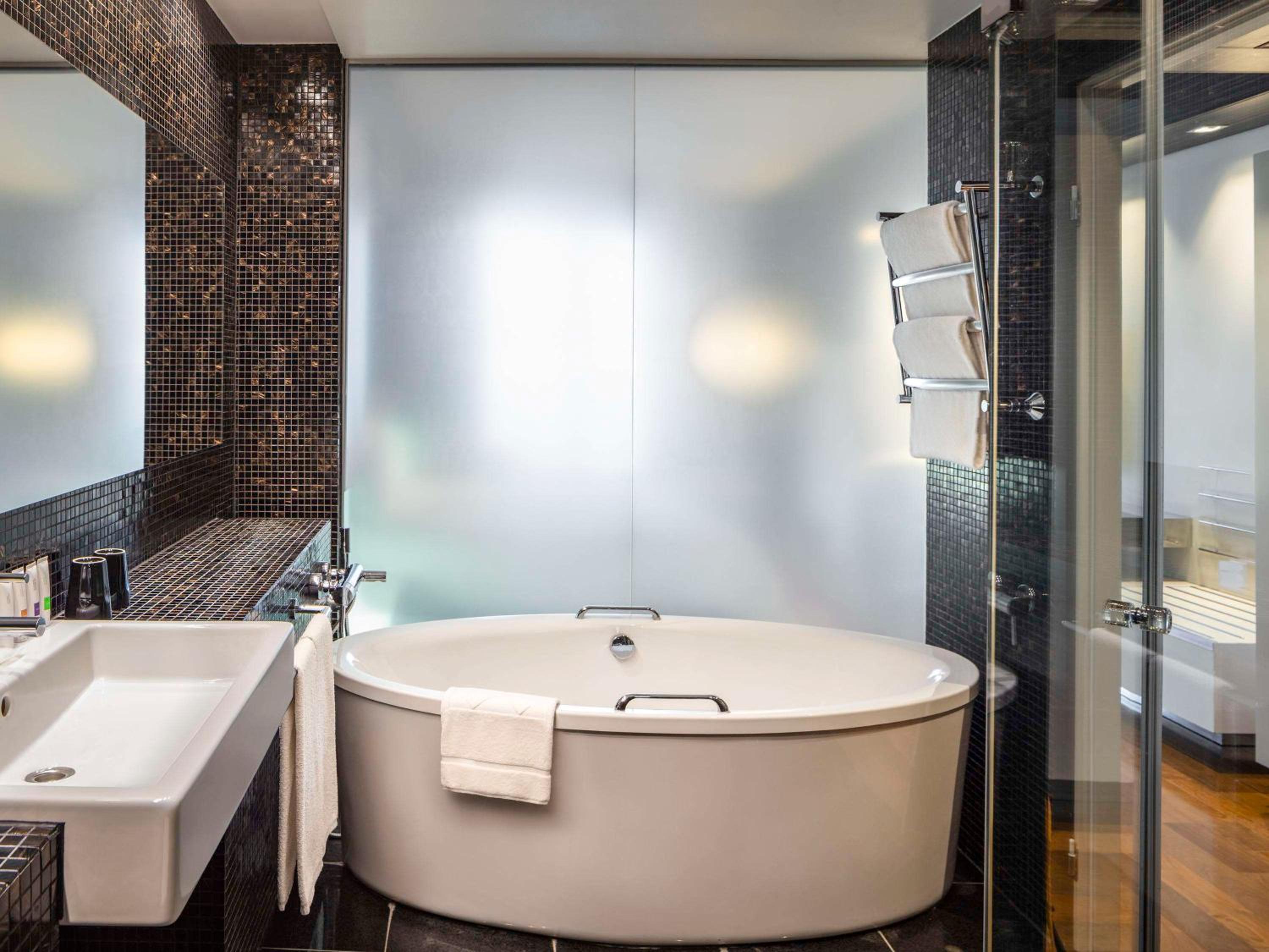 Swiss Executive King Room - Photo 3