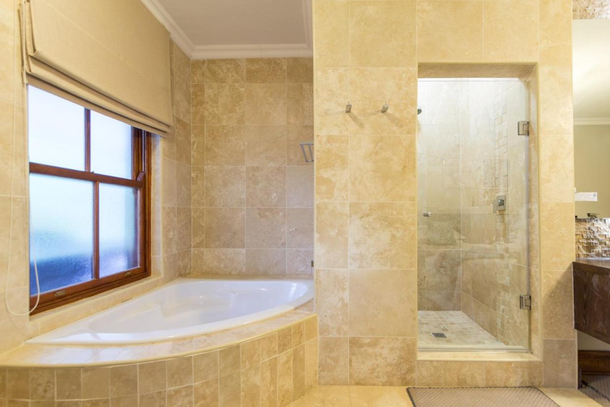 Luxury Couples Room photo 3