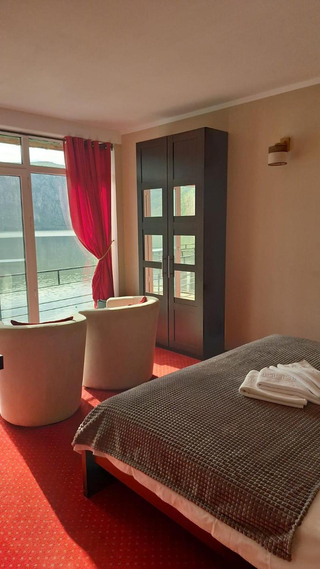 Suite with Lake View