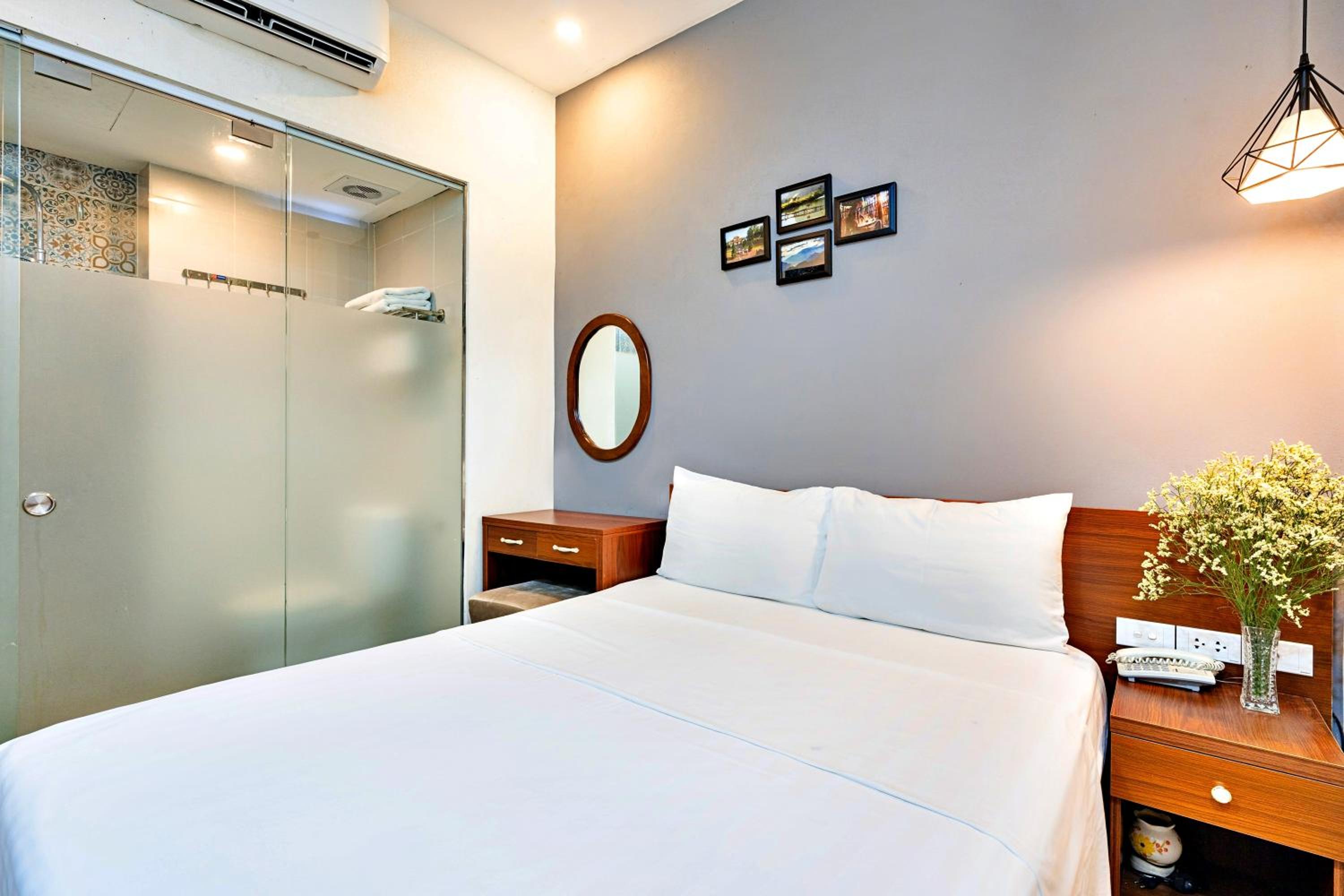 Standard Queen Room