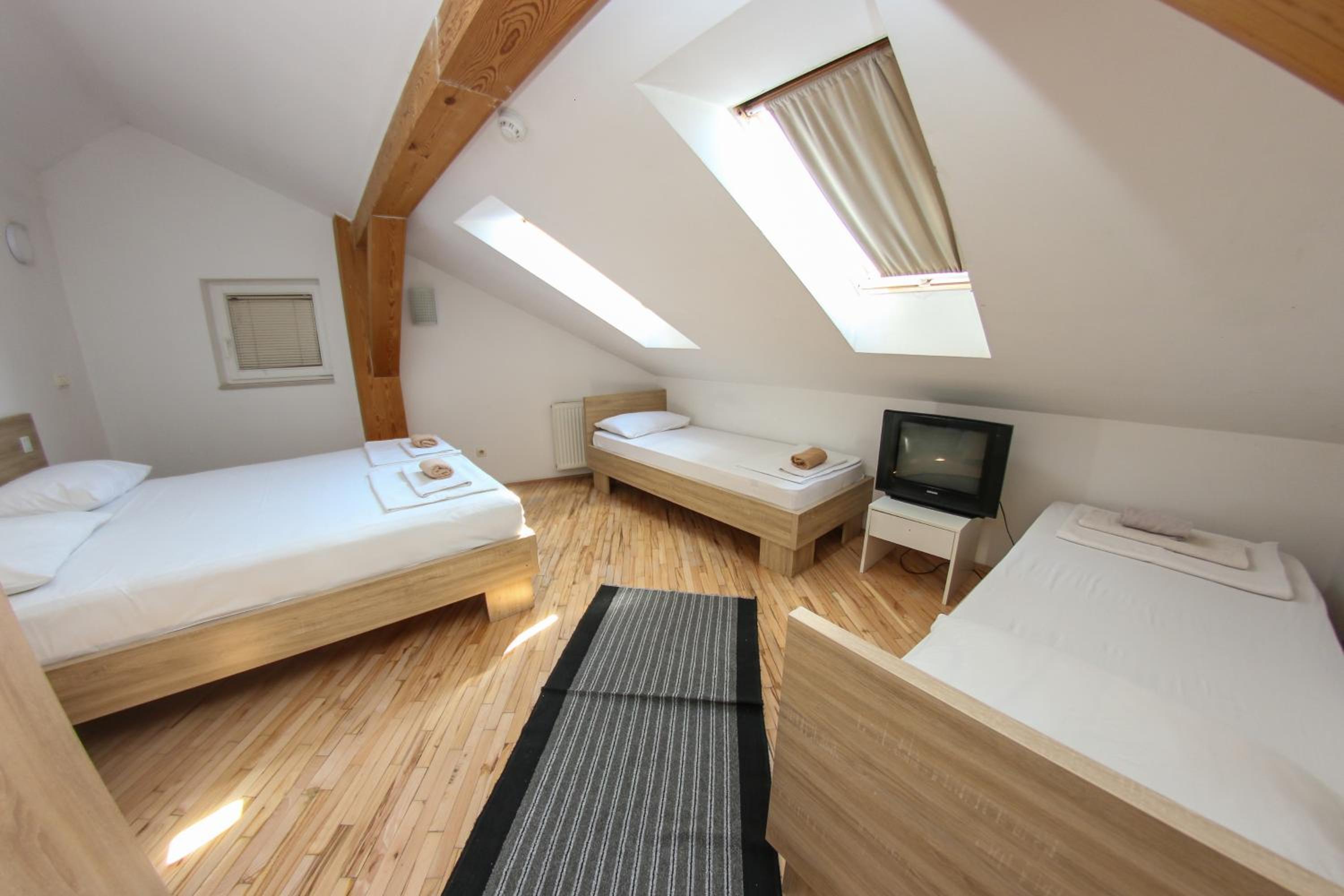 Economy Quadruple Room photo 3
