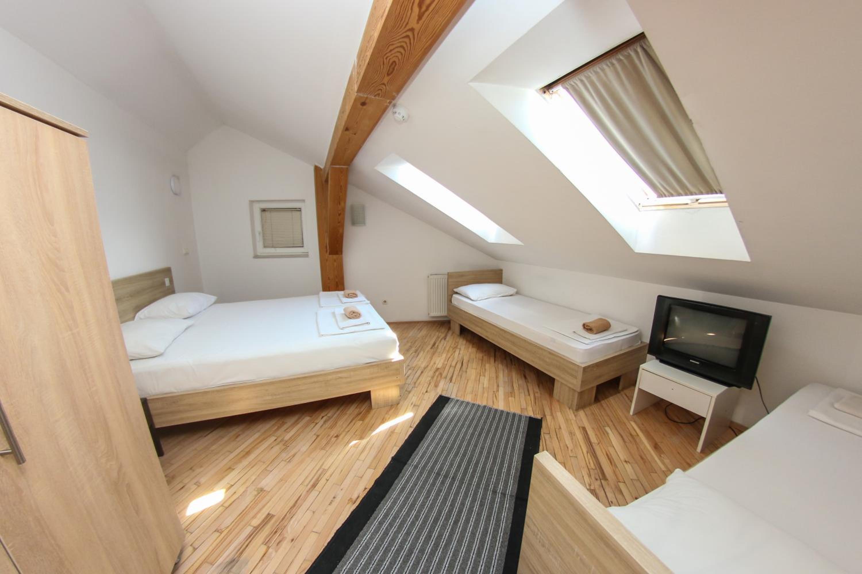 Economy Quadruple Room photo 2