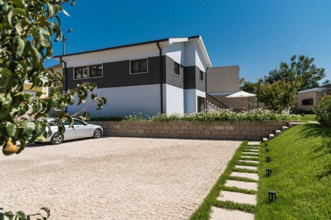Four-Bedroom House photo 2