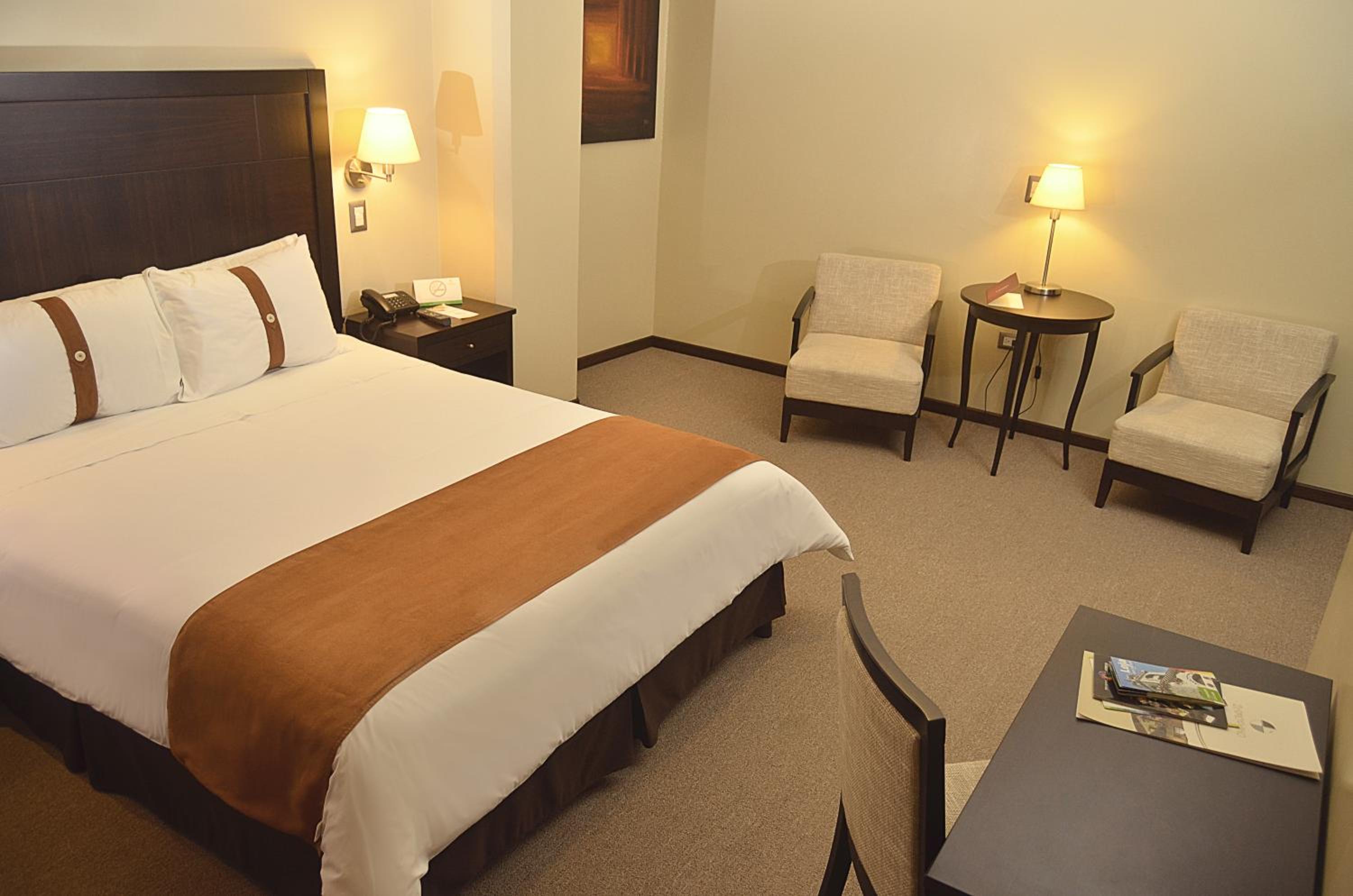 King Suite with Balcony photo 1