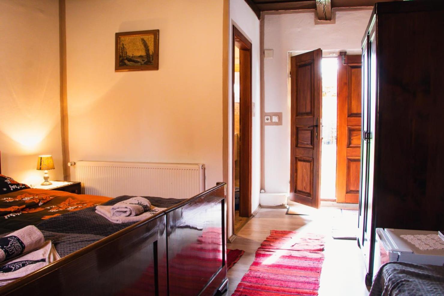 Double or Twin Room with Private Bathroom - Photo 3