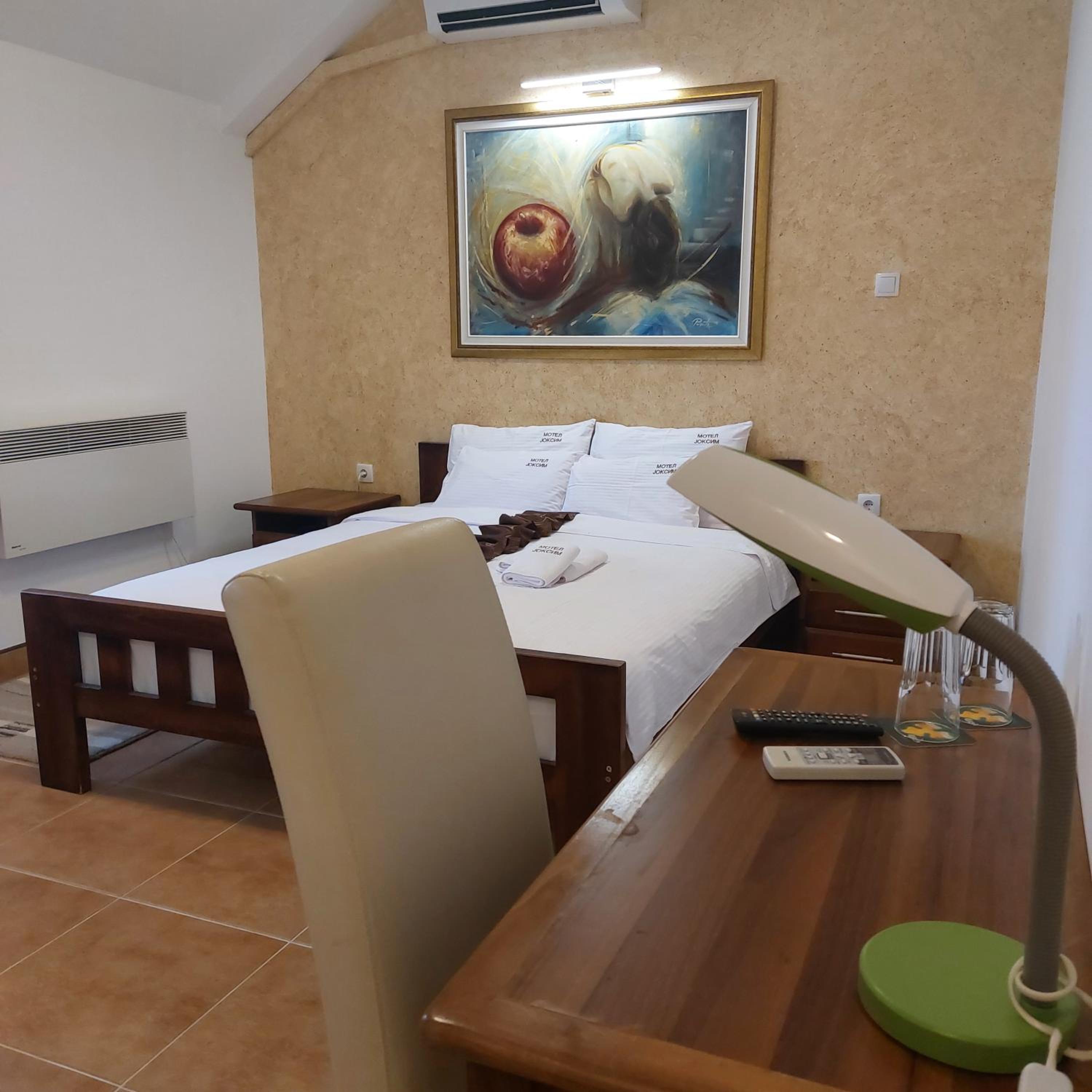 Deluxe Double Room with Shower photo 3