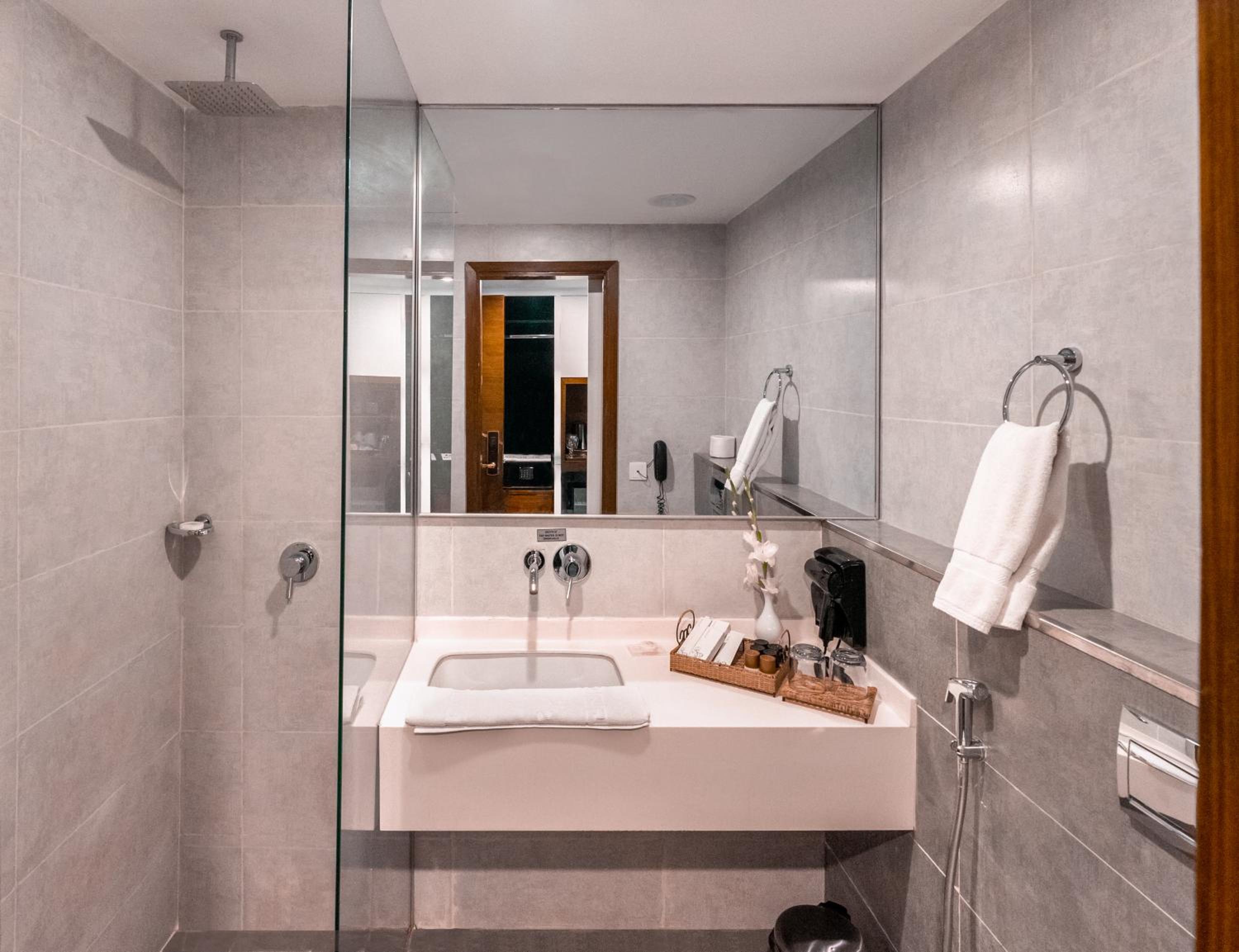 Executive Twin Room with Lounge Access photo 2