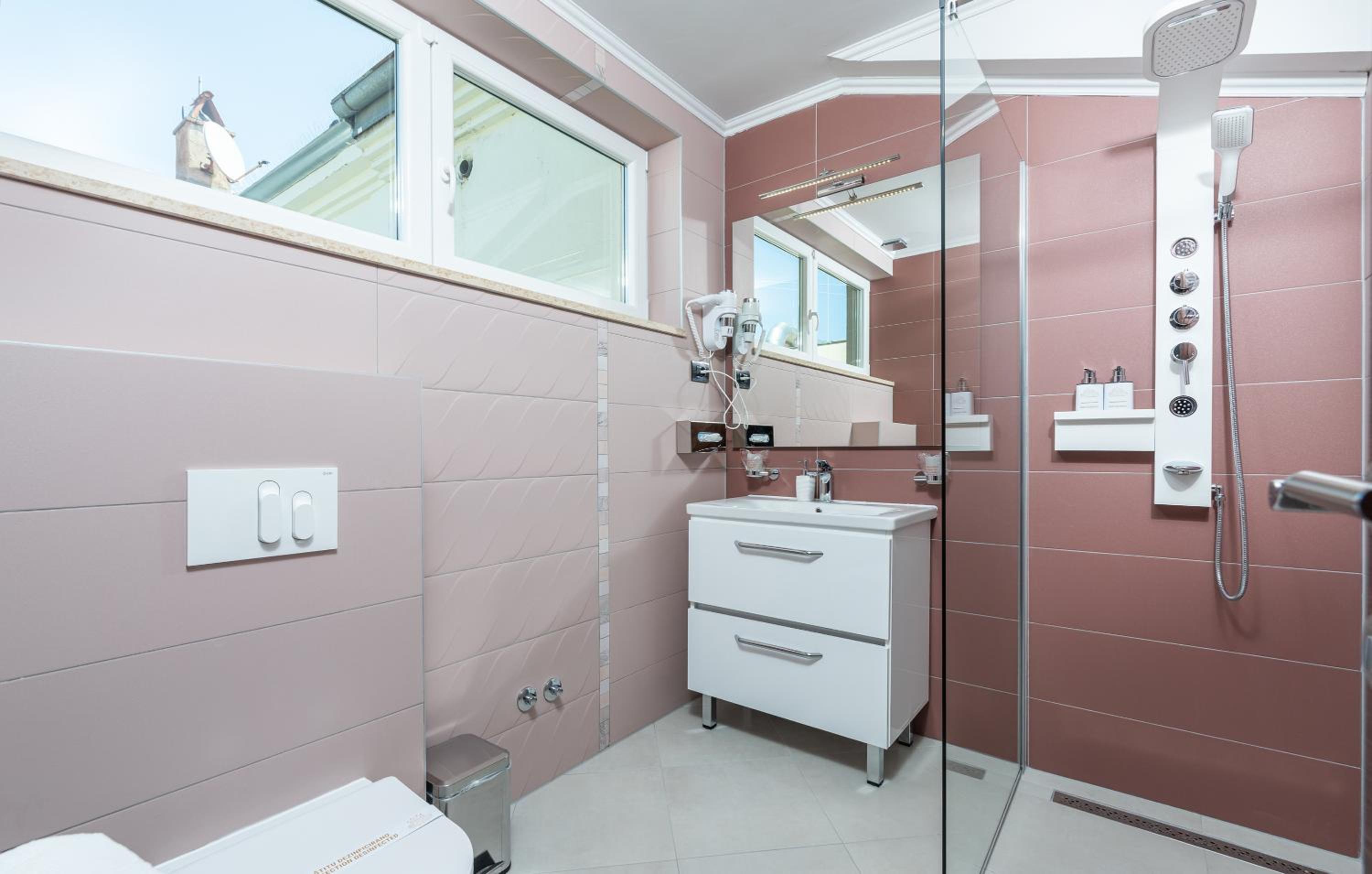 Small Double Room - Attic - Photo 3