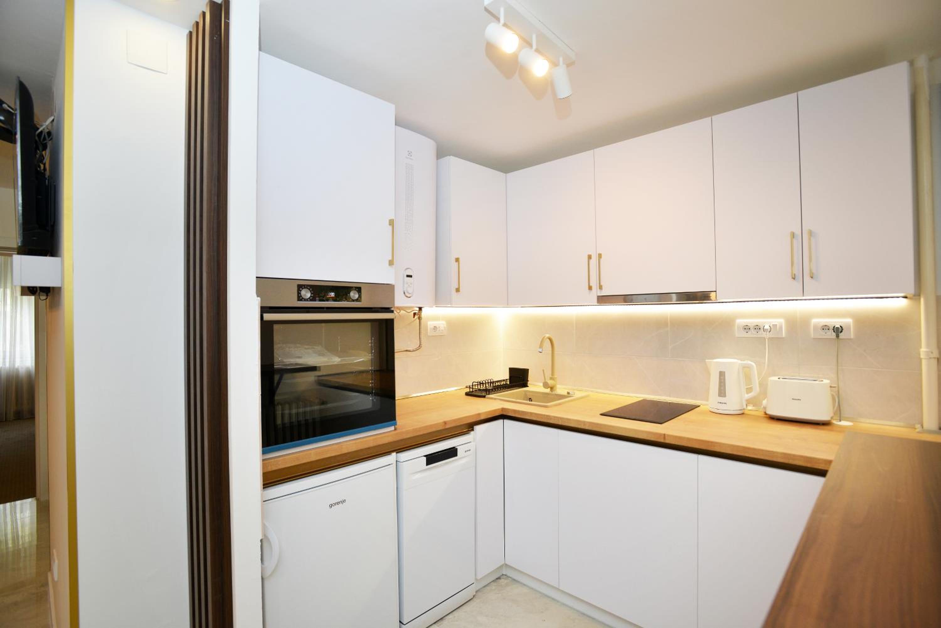 Two-Bedroom Deluxe Apartment photo 2