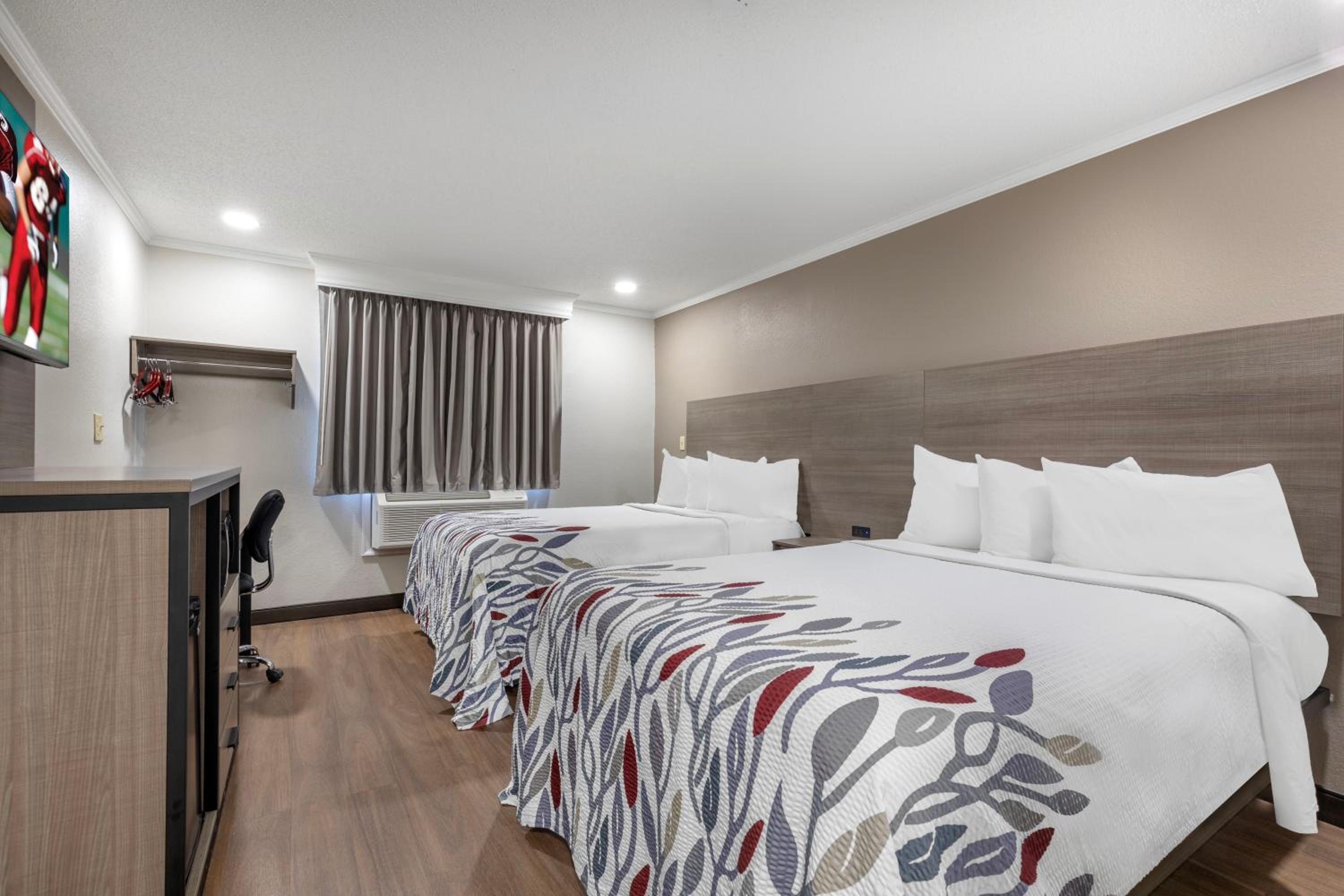 Deluxe Room with Two Double Beds Non-Smoking - Photo 5