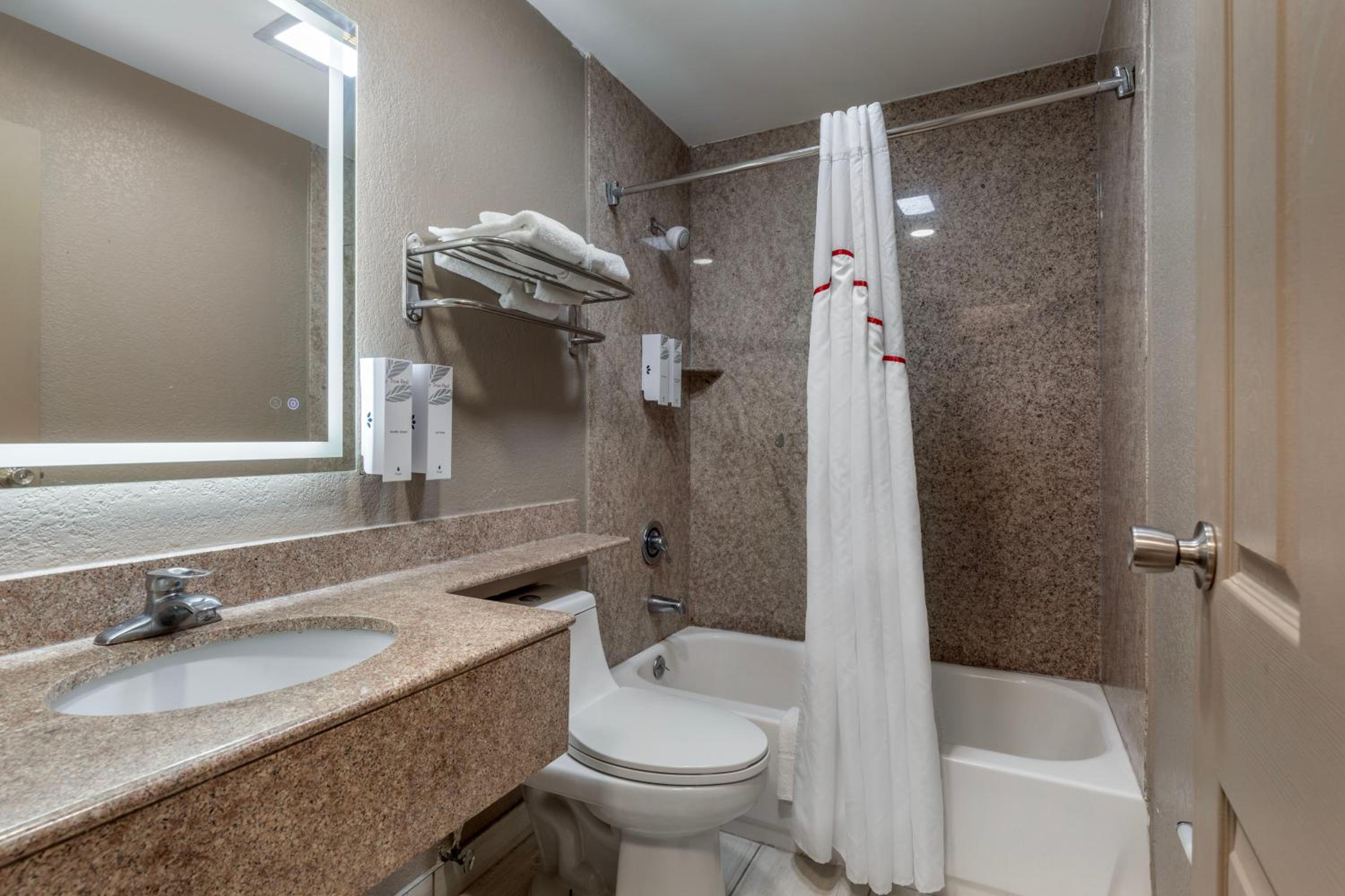 Deluxe Room with Two Double Beds Non-Smoking - Photo 3