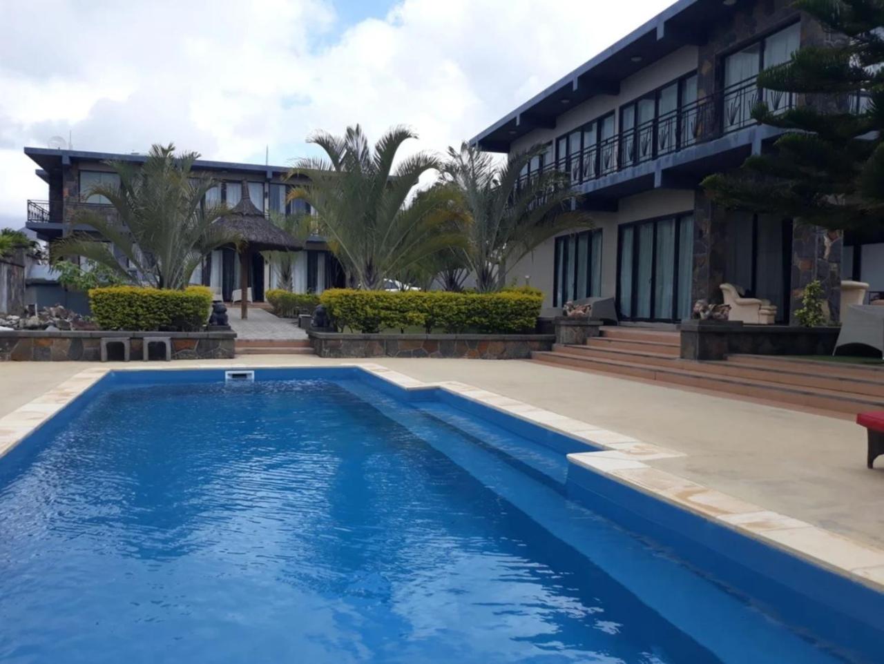 Three-Bedroom Villa photo 2