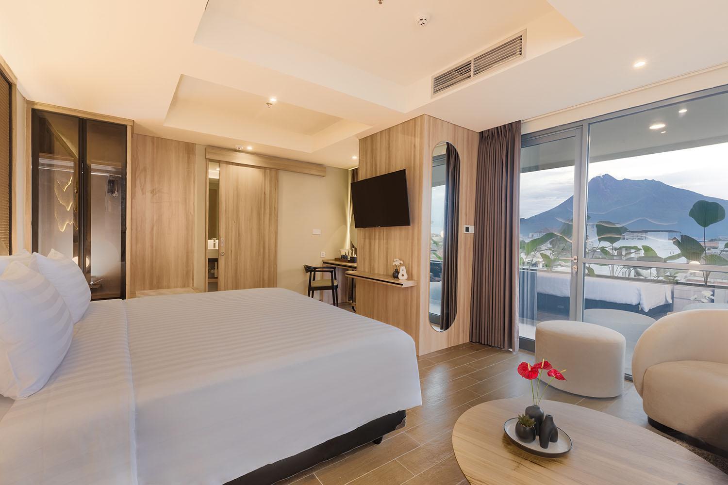 Suite with Mountain View
