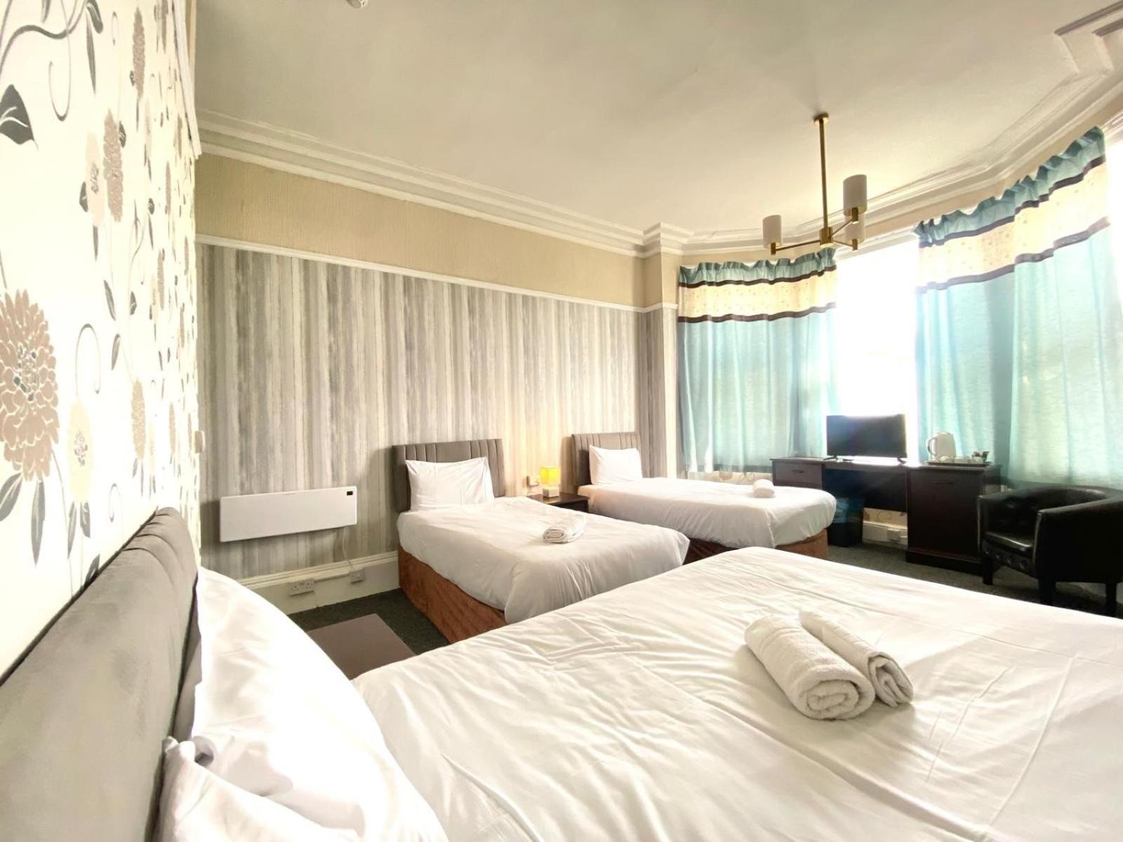 Deluxe Family Room (2 Adults + 1 Child) photo 2