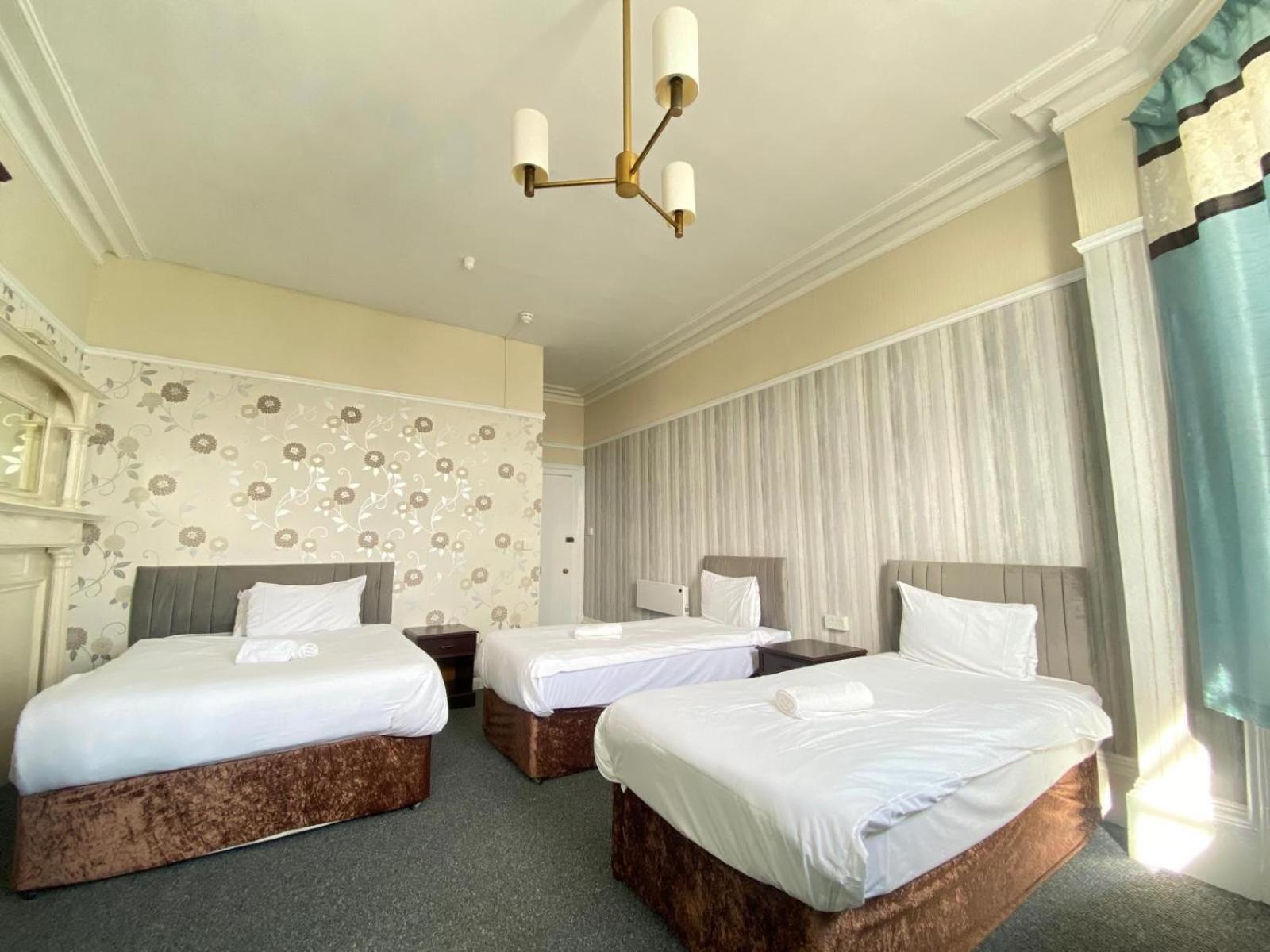 Deluxe Family Room (2 Adults + 1 Child) photo 1