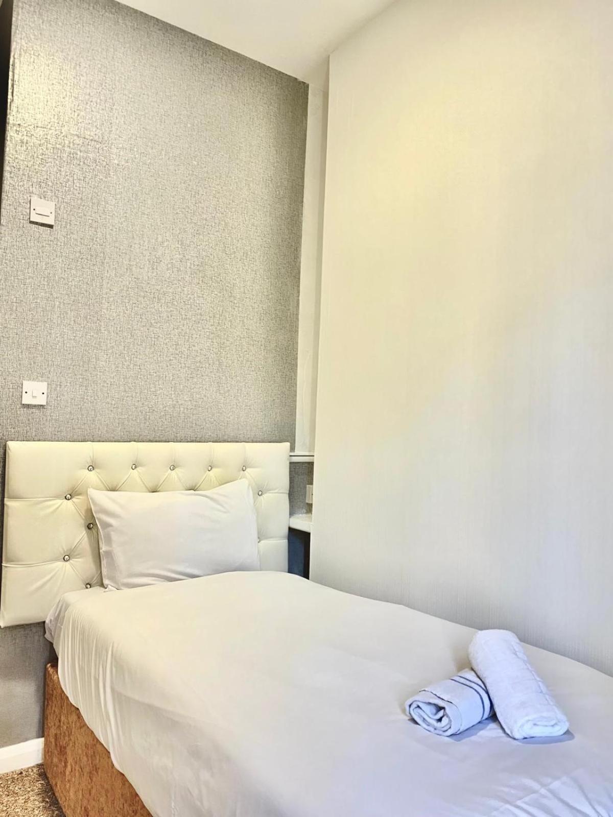 Single Room photo 2
