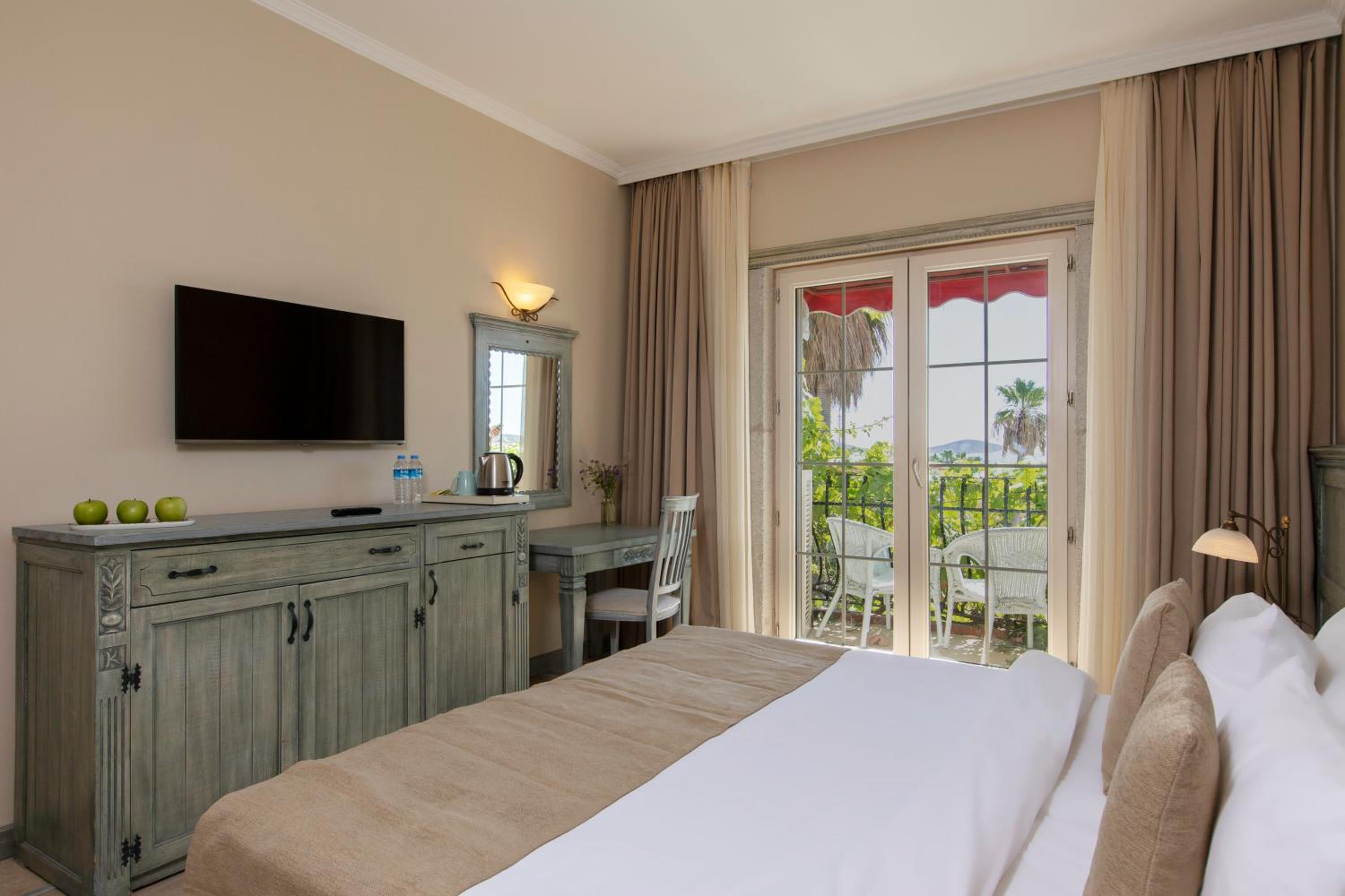 Deluxe Double or Twin Room with Balcony photo 3