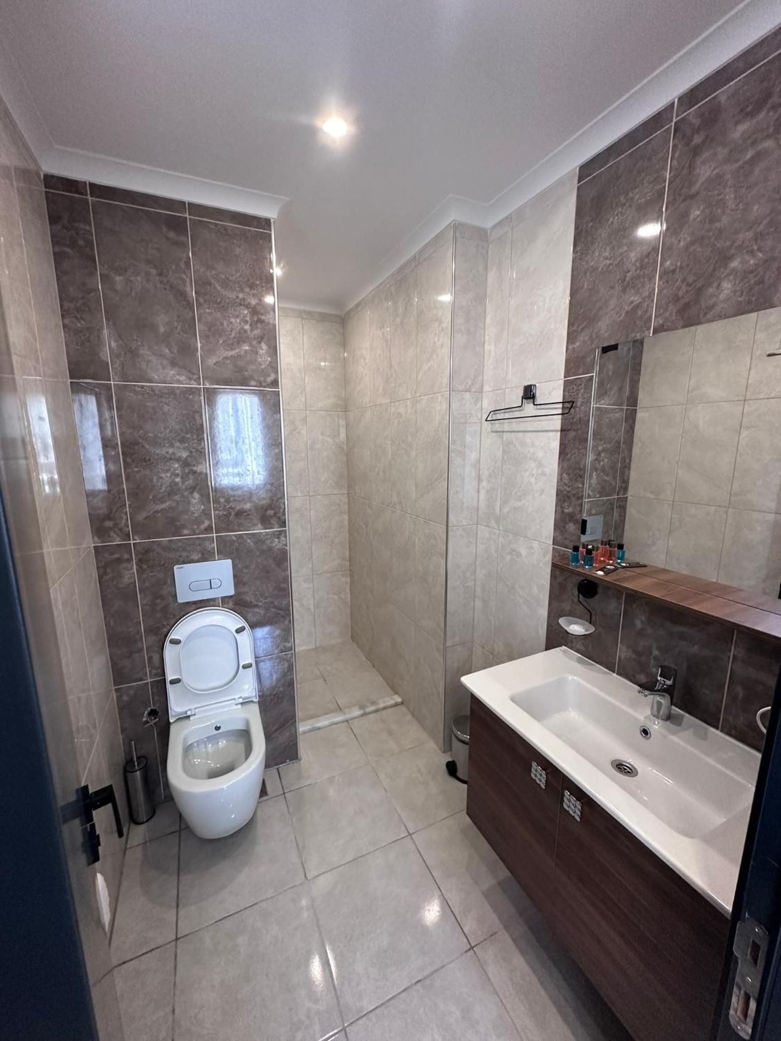 Deluxe Double Room (2 Adults + 1 Child) photo 2