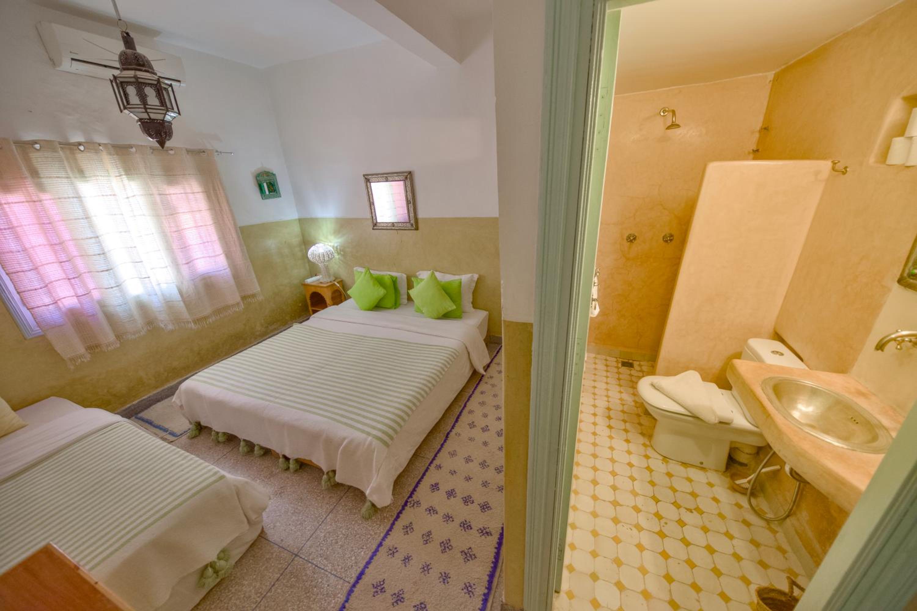 Basic Triple Room photo 3