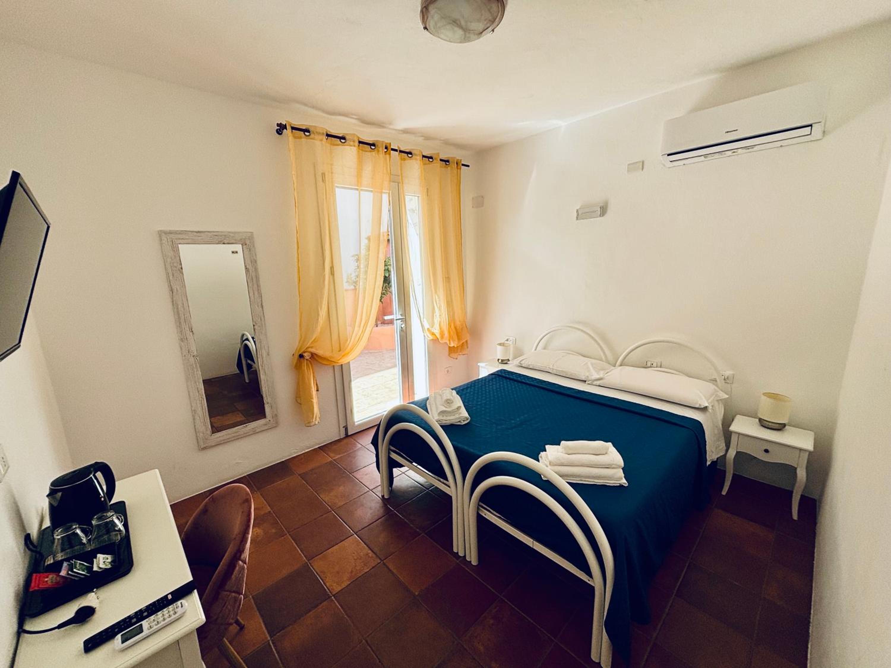 Double or Twin Room with Private Bathroom photo 1
